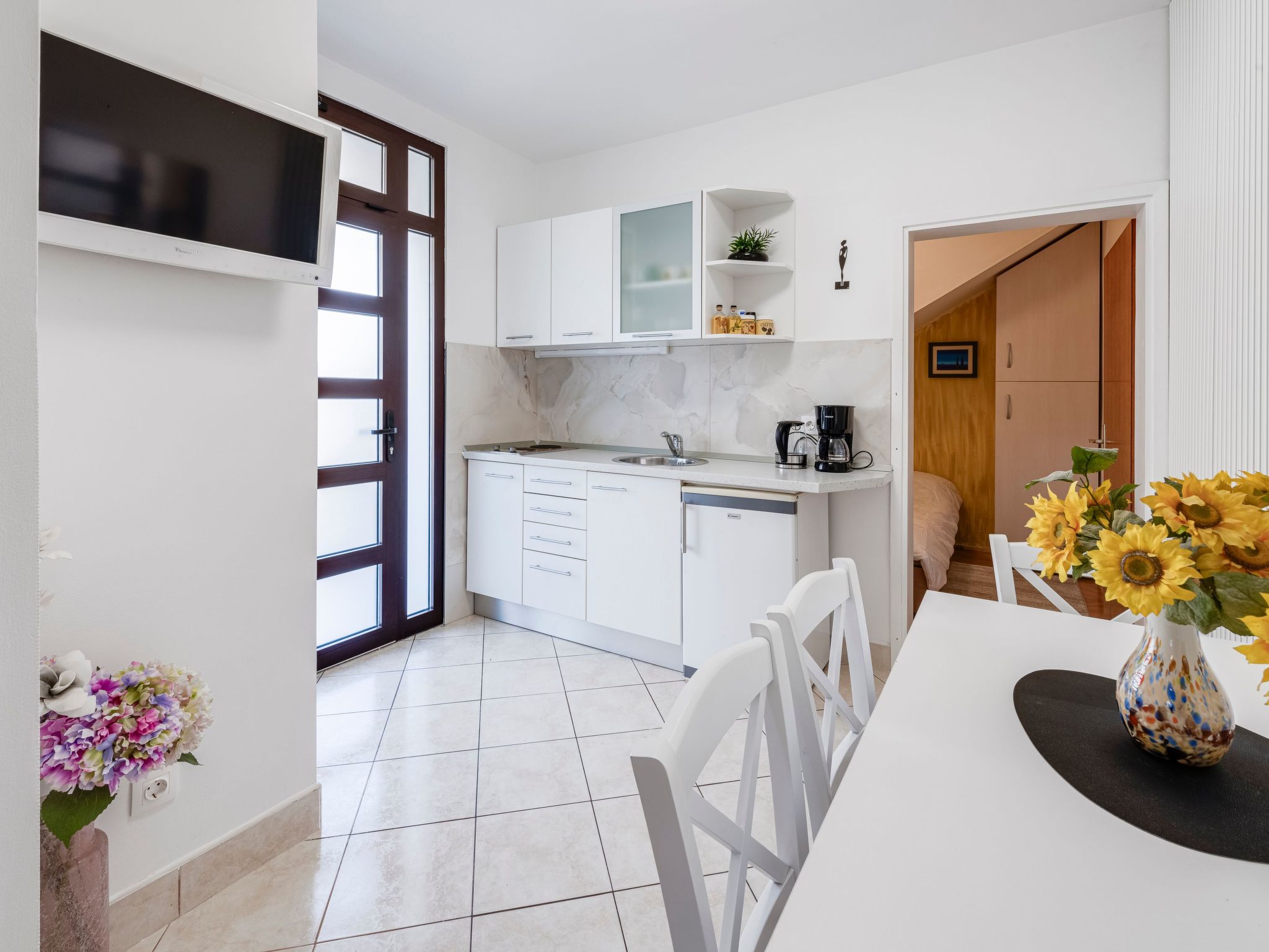 Ivona mit Terrasse und Außendusche-Dedans