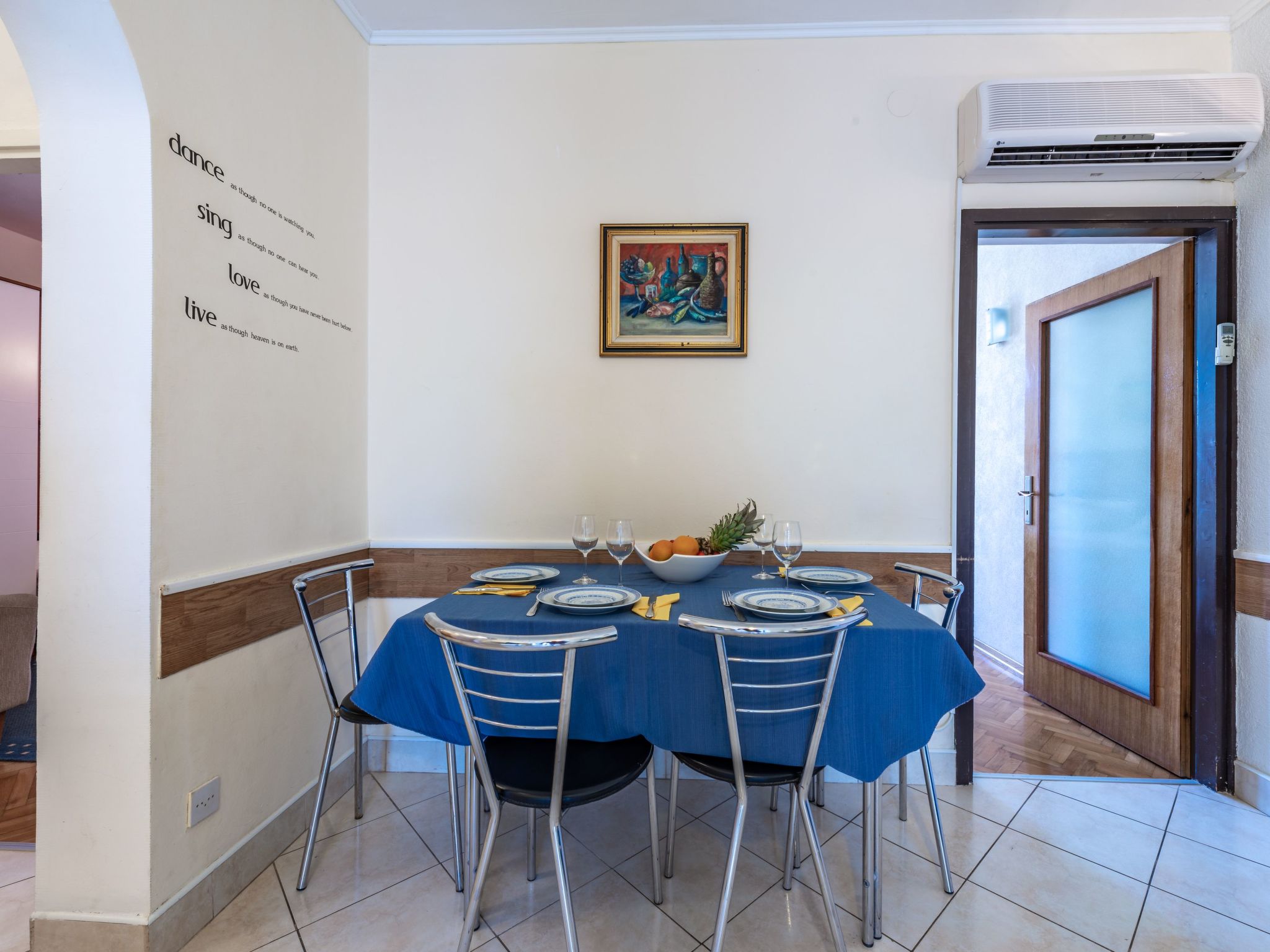 Geräumige Ferienwohnung mit eigener Terrasse-Binnen