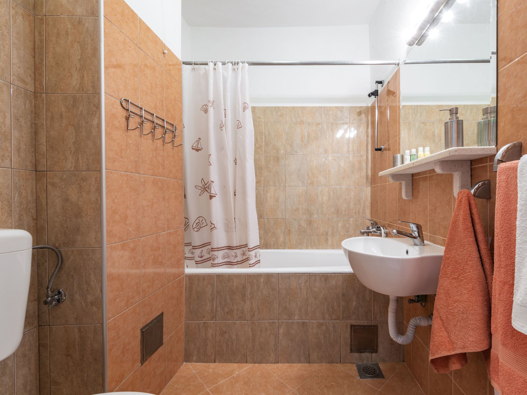 Geräumige Ferienwohnung mit eigener Terrasse-Binnen