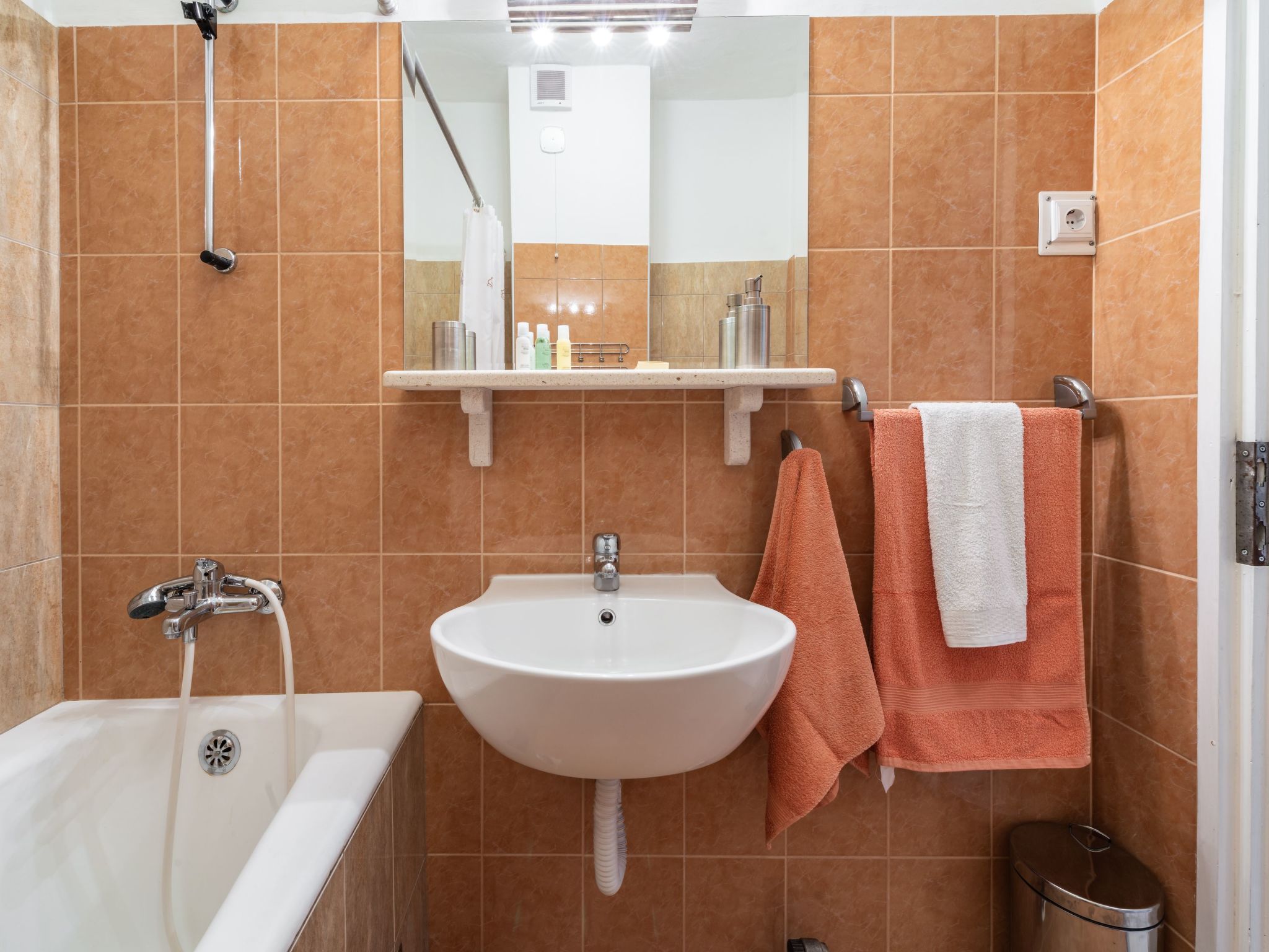 Geräumige Ferienwohnung mit eigener Terrasse-Binnen