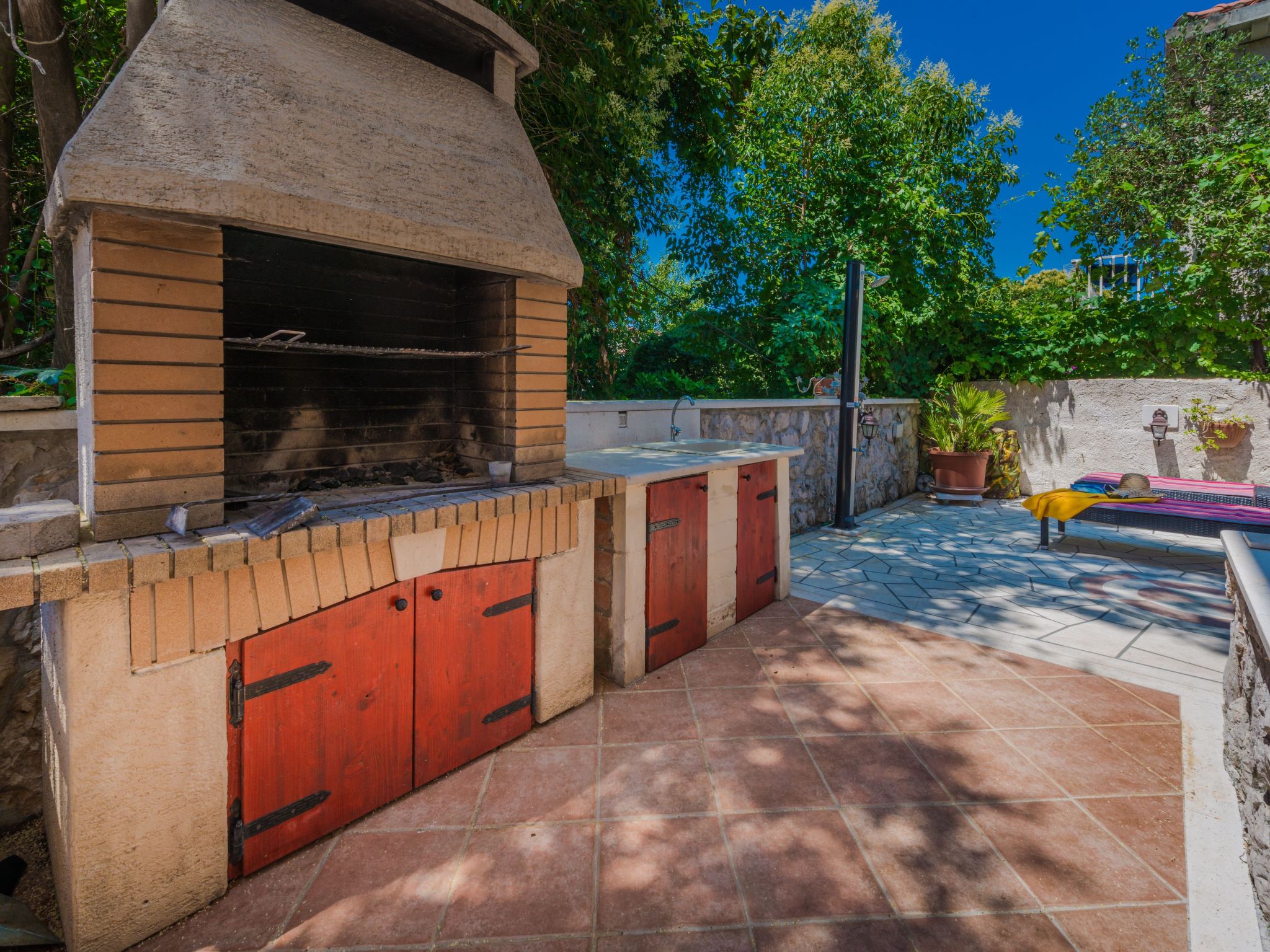 Geräumige Ferienwohnung mit eigener Terrasse-Binnen