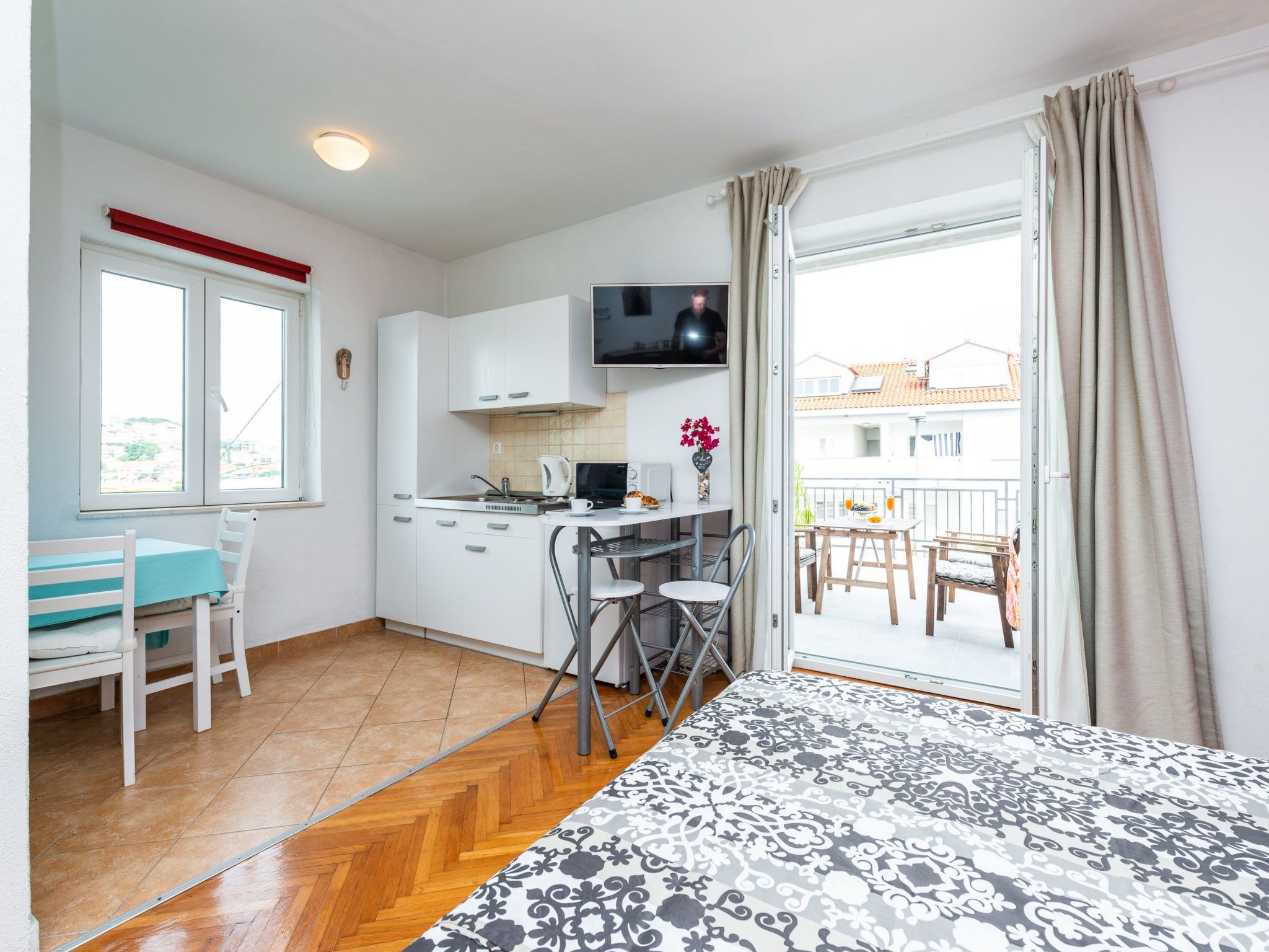 Studio mit Terrasse und herrlicher Aussicht-Image-tags.info