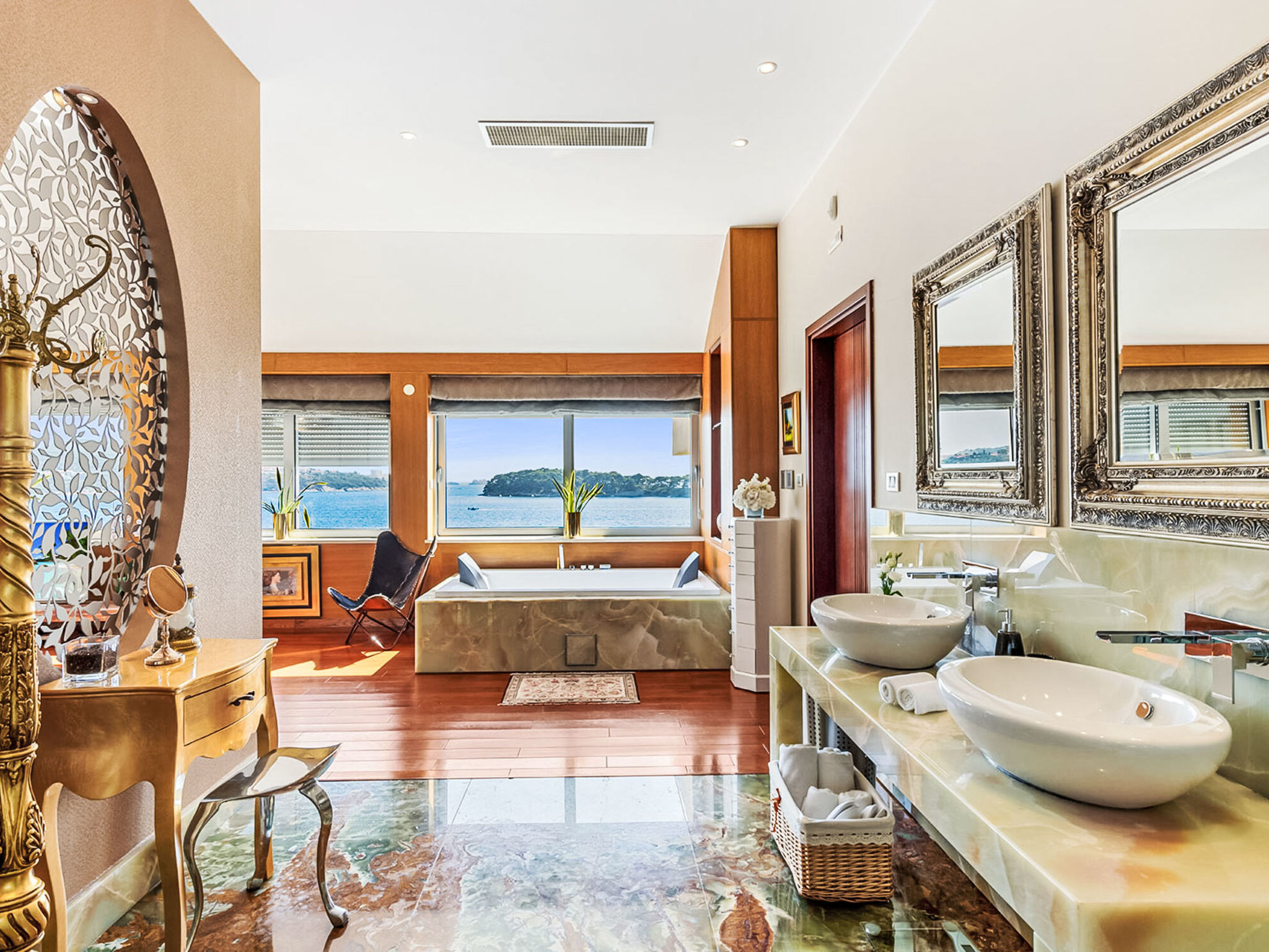 Exclusive near Dubrovnik - Inside