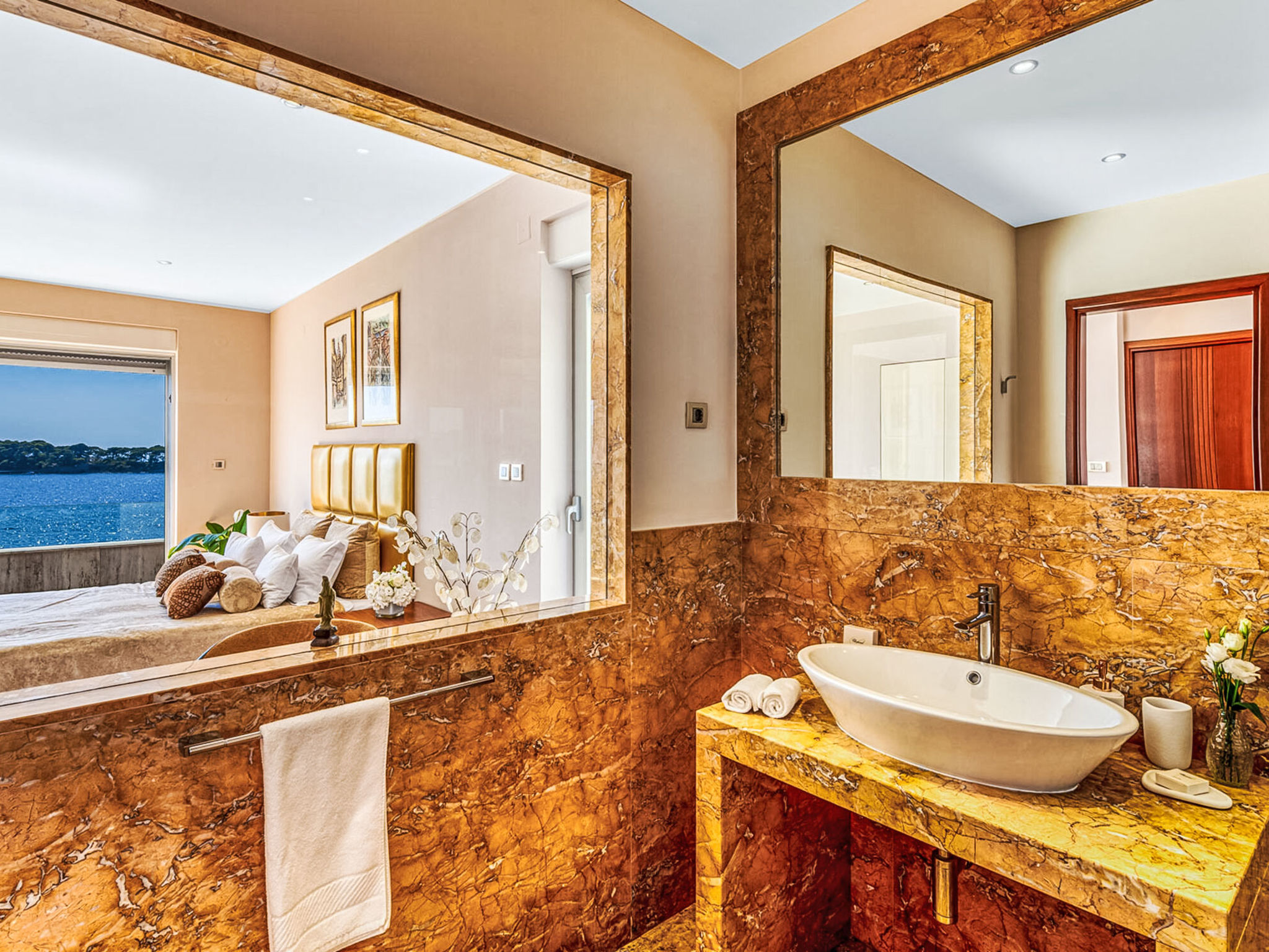 Exclusive near Dubrovnik - Inside
