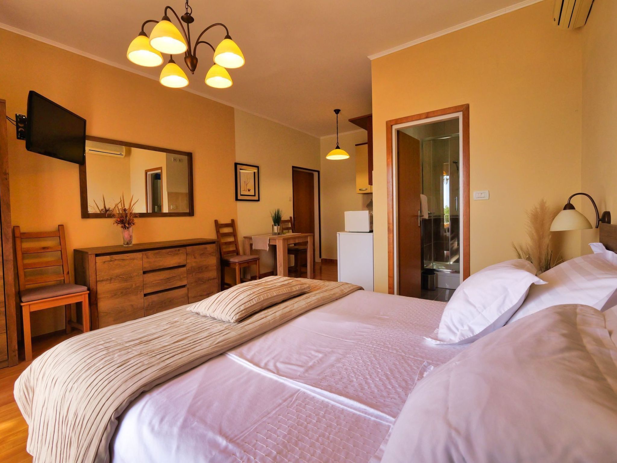 Welcome to the Helena apartment house, a serene haven nestled in the idyllic fishing village of Mlini, just 8 km from the historic splendor of Dubrovnik. Surrounded by lush Mediterranean vegetation, t..