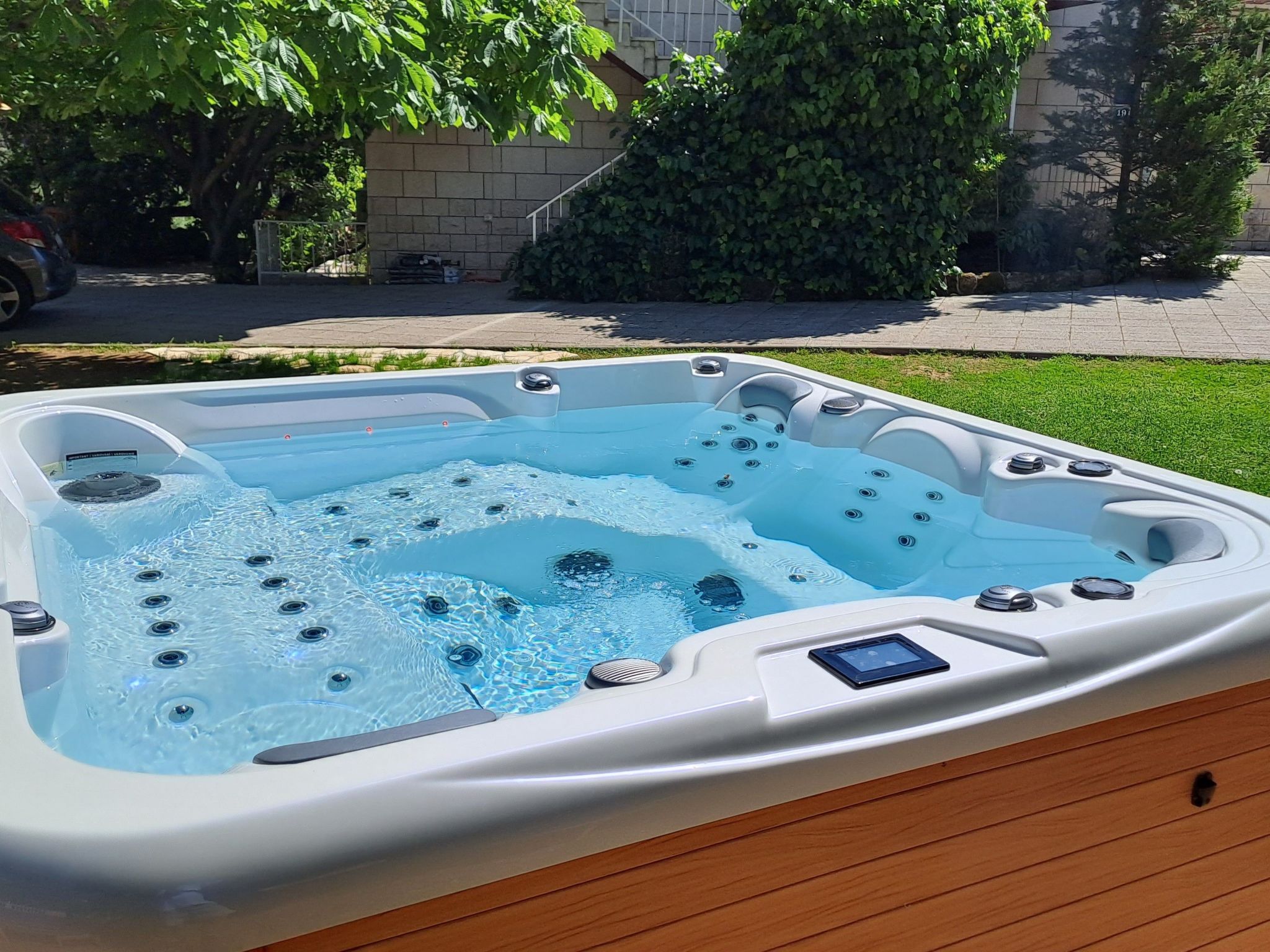 "Helena2" mit Blick auf das Wasser-Binnen