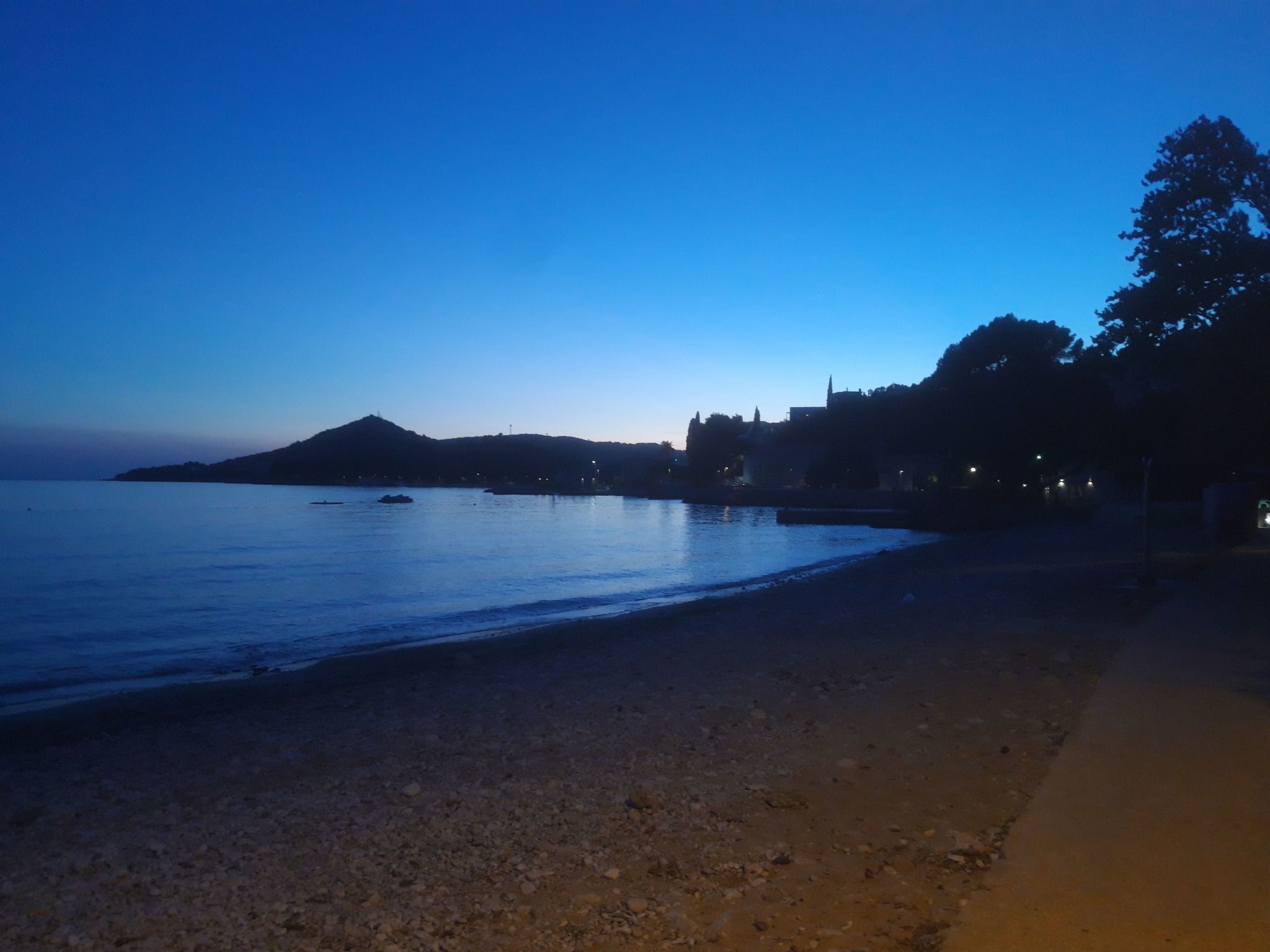 "Helena2" mit Blick auf das Wasser-Binnen