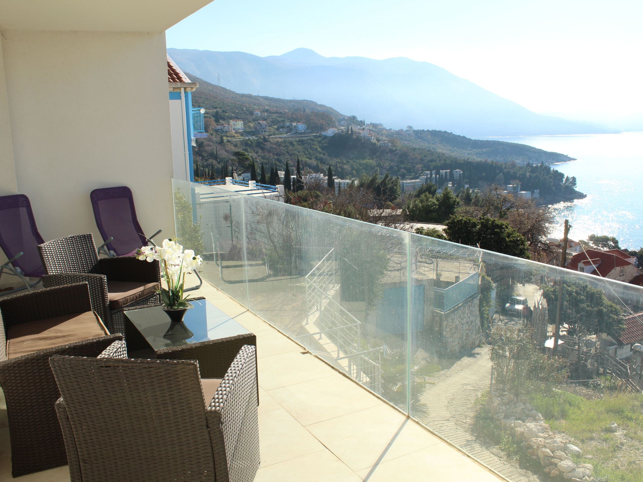 Gemütliche Ferienwohnung in Mlini mit Großer Terrasse-Buiten