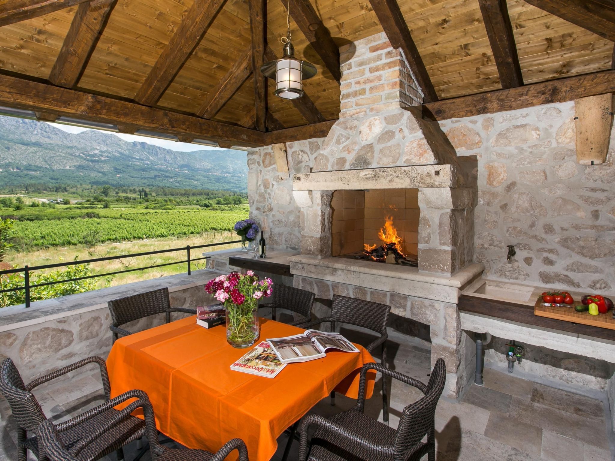 Stilvolles Ferienhaus mit Terrasse und Pool in ländlicher Lage in der Nähe von