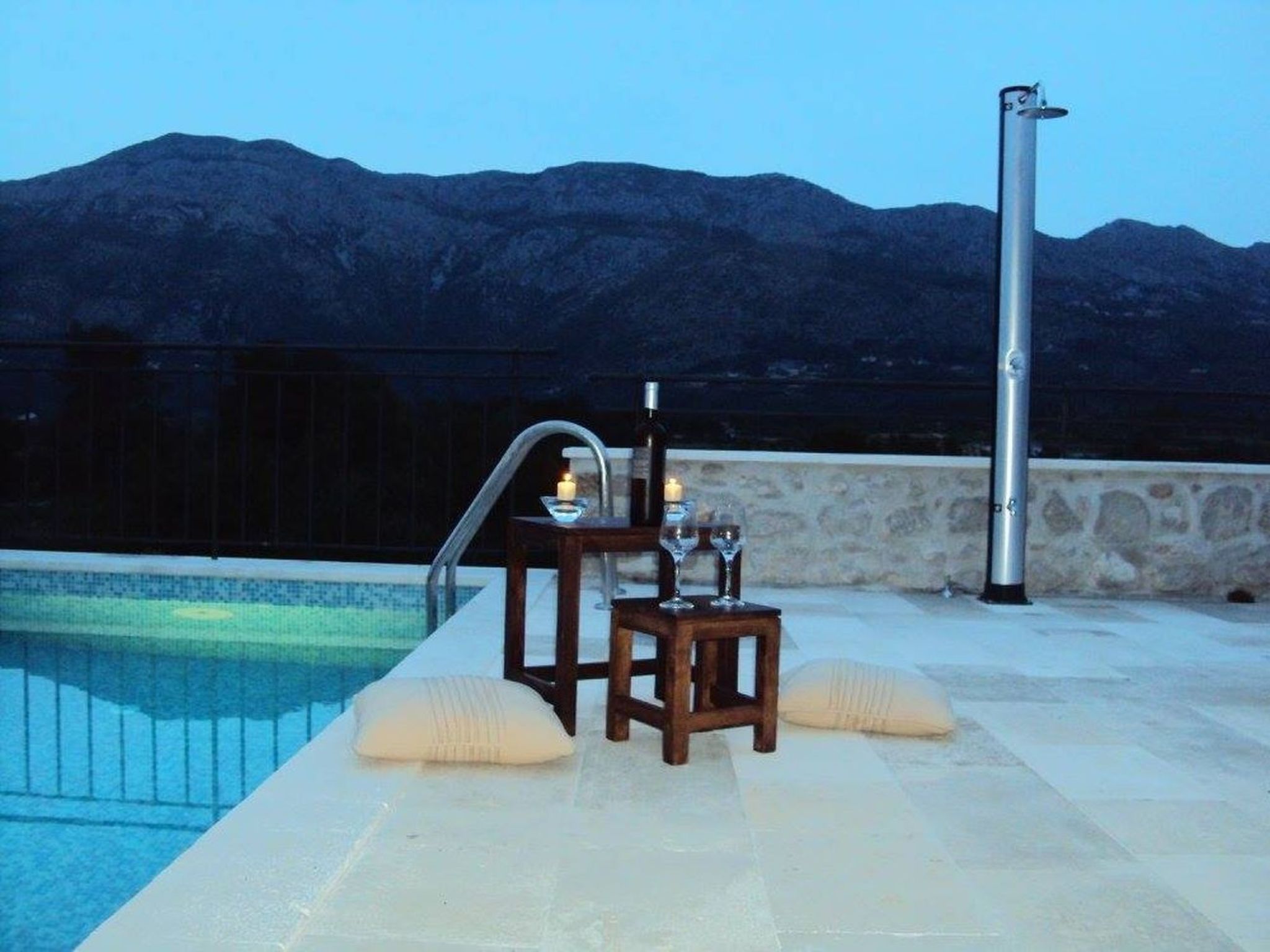 Stilvolles Ferienhaus mit Terrasse und Pool in ländlicher Lage in der Nähe von