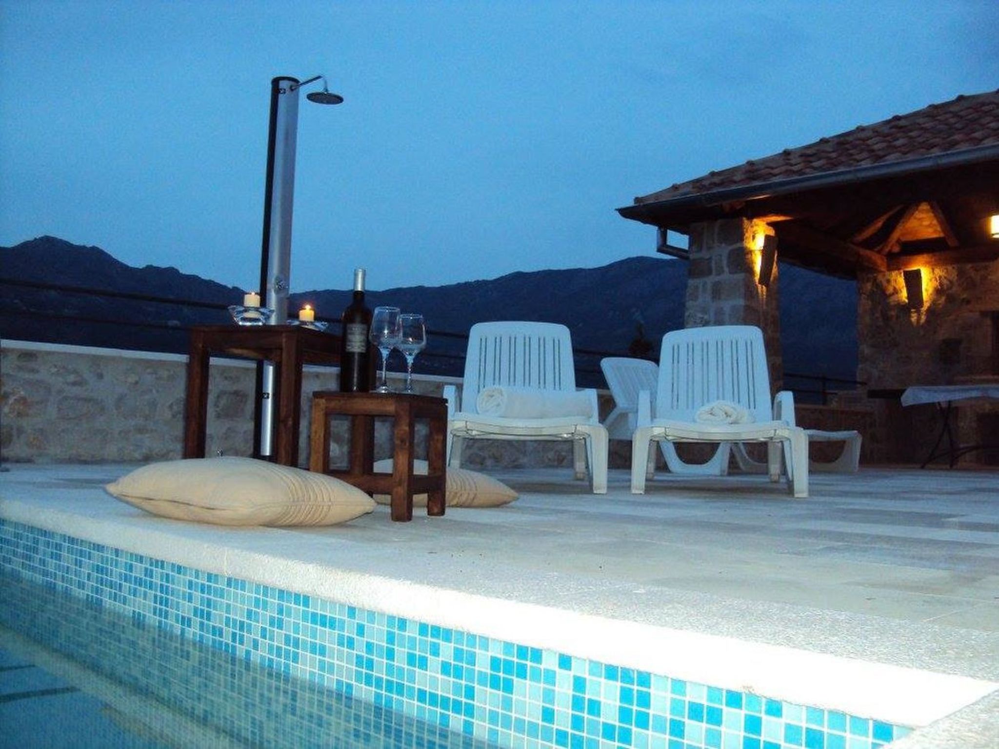 Stilvolles Ferienhaus mit Terrasse und Pool in ländlicher Lage in der Nähe von-Buiten