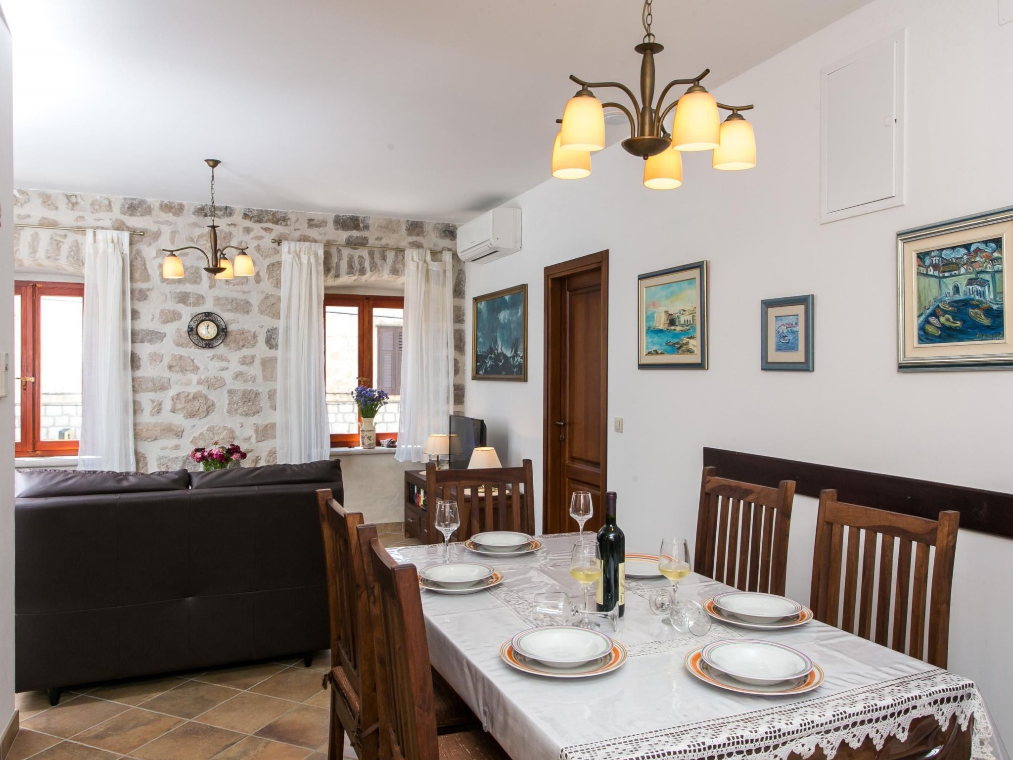 Stilvolles Ferienhaus mit Terrasse und Pool in ländlicher Lage in der Nähe von-Binnen