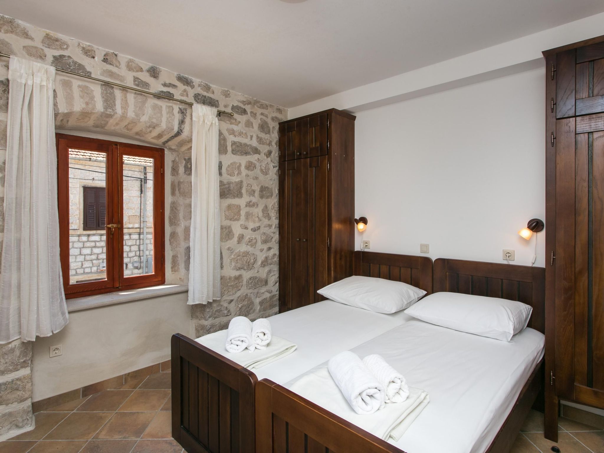 Stilvolles Ferienhaus mit Terrasse und Pool in ländlicher Lage in der Nähe von-Binnen