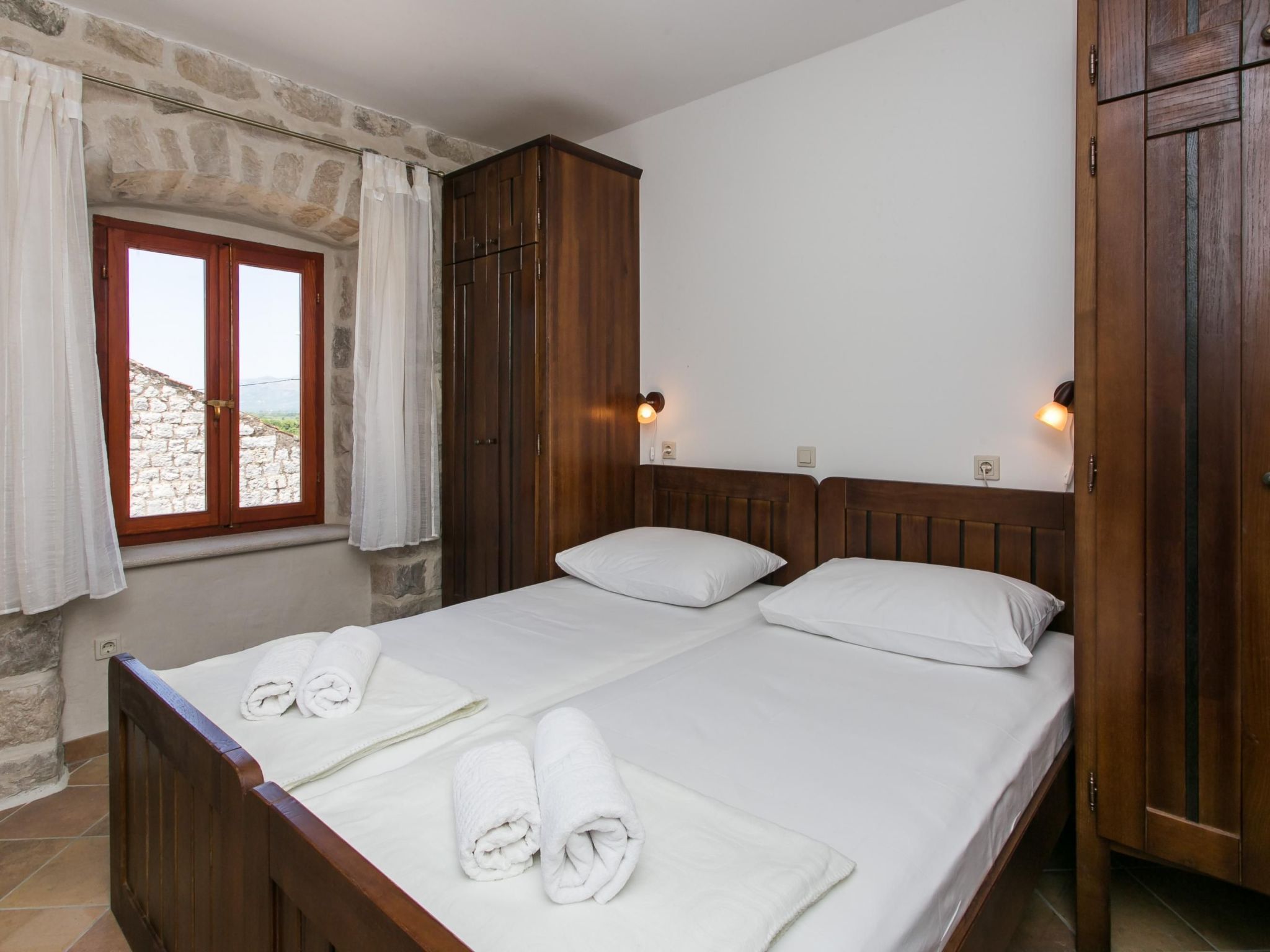 Stilvolles Ferienhaus mit Terrasse und Pool in ländlicher Lage in der Nähe von-Binnen