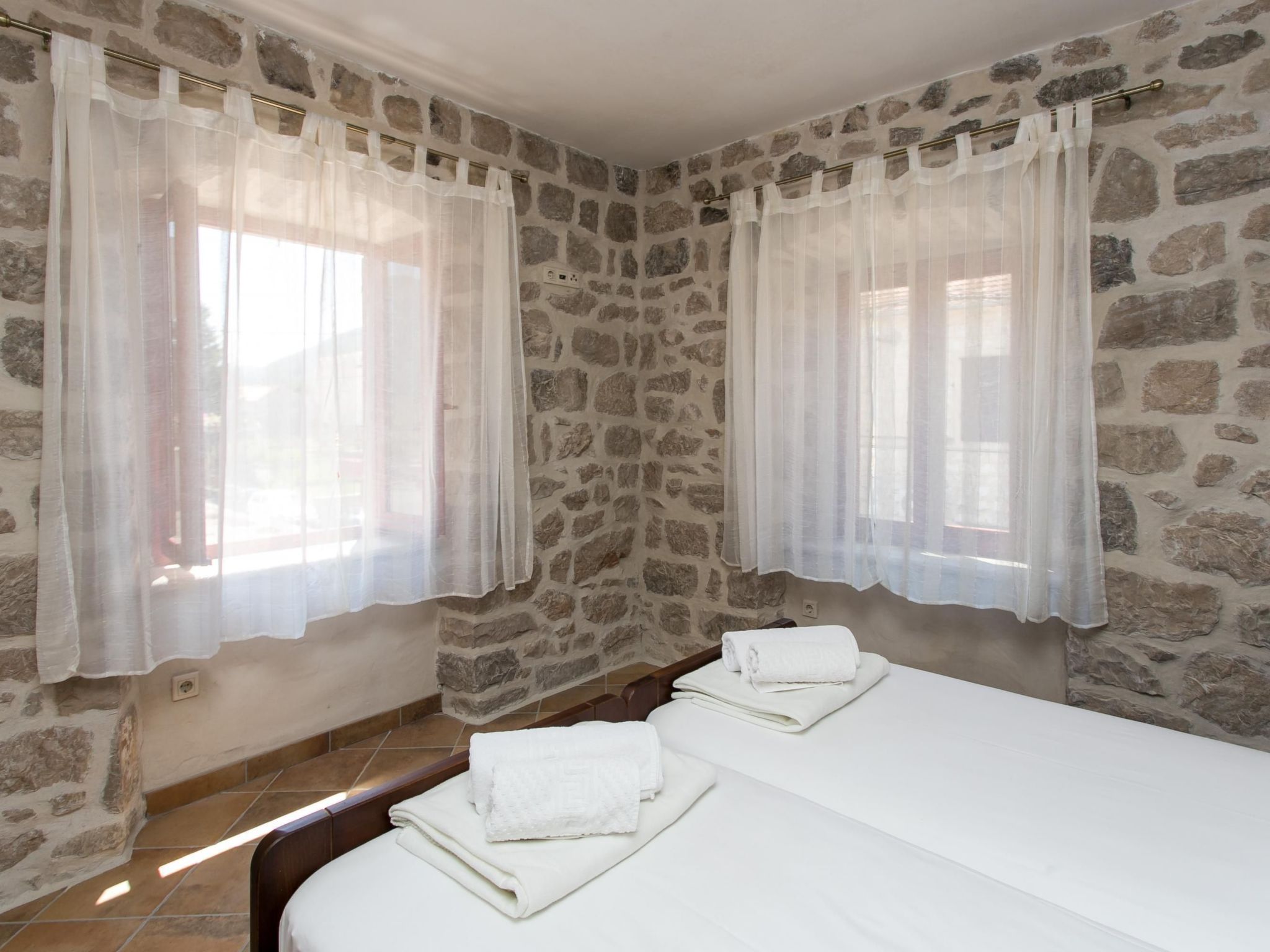 Stilvolles Ferienhaus mit Terrasse und Pool in ländlicher Lage in der Nähe von-Image-tags.info