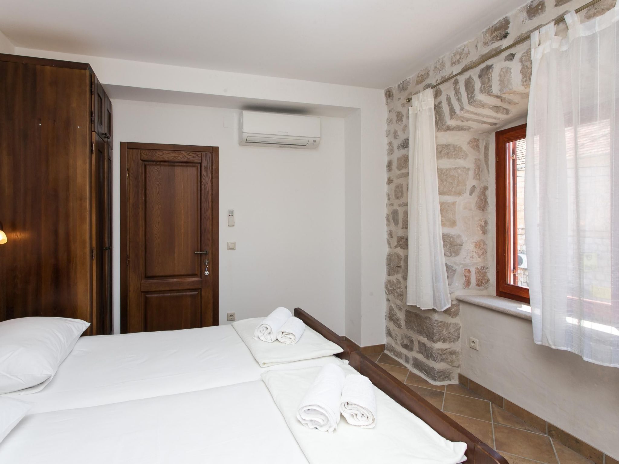 Stilvolles Ferienhaus mit Terrasse und Pool in ländlicher Lage in der Nähe von-Image-tags.info