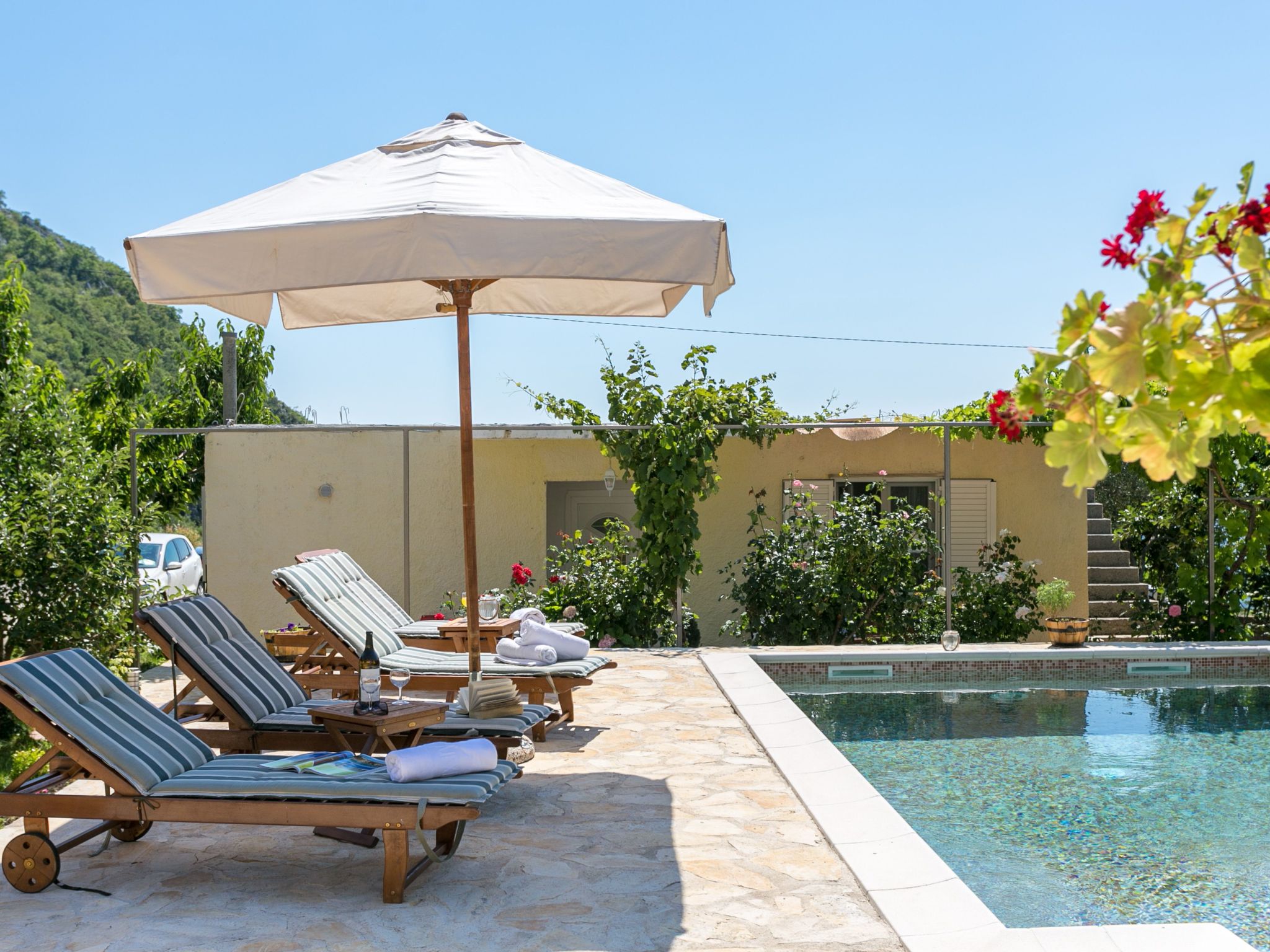 "Villa Betty" mit Terrasse-Buiten