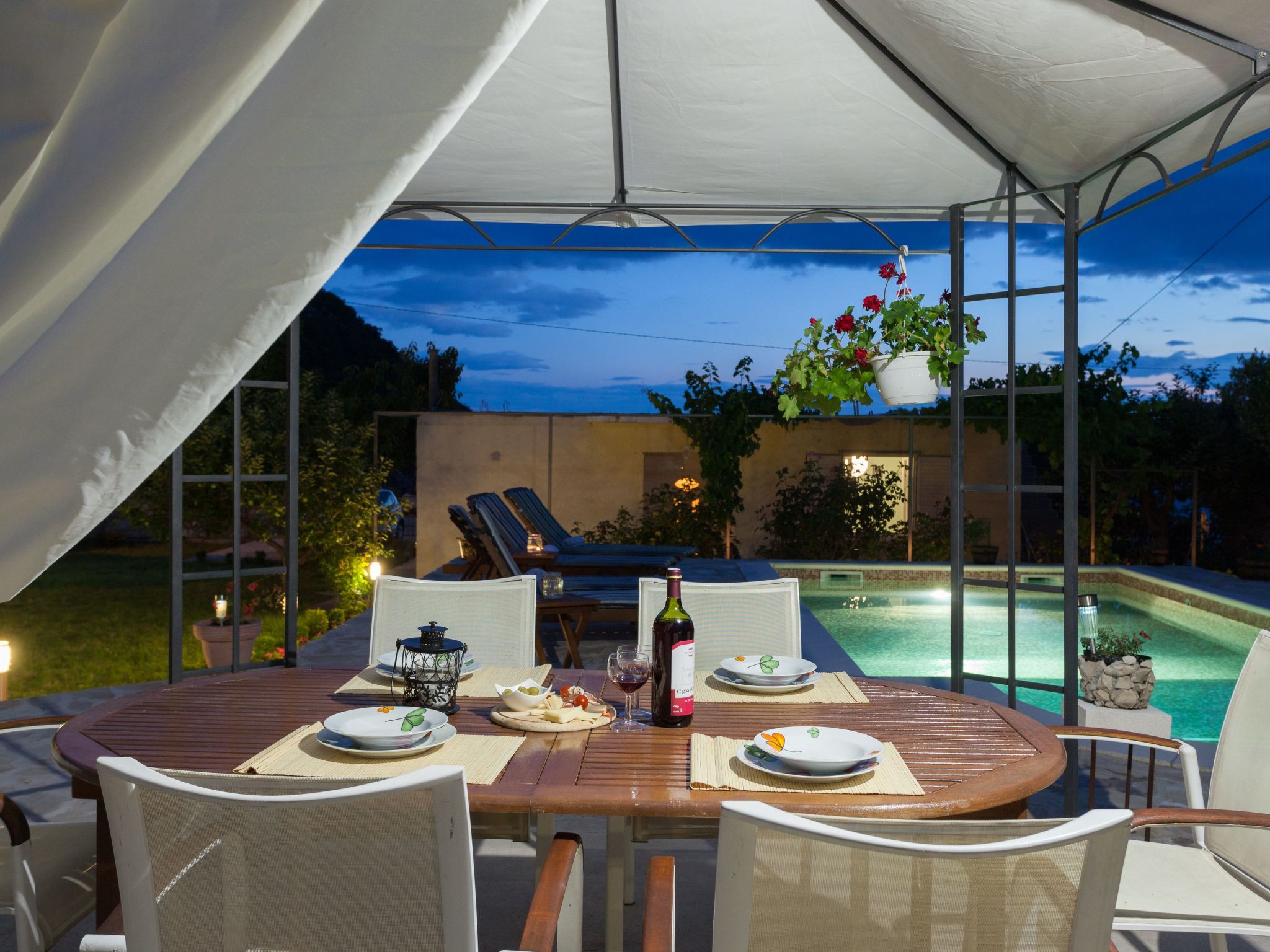 "Villa Betty" mit Terrasse-Buiten