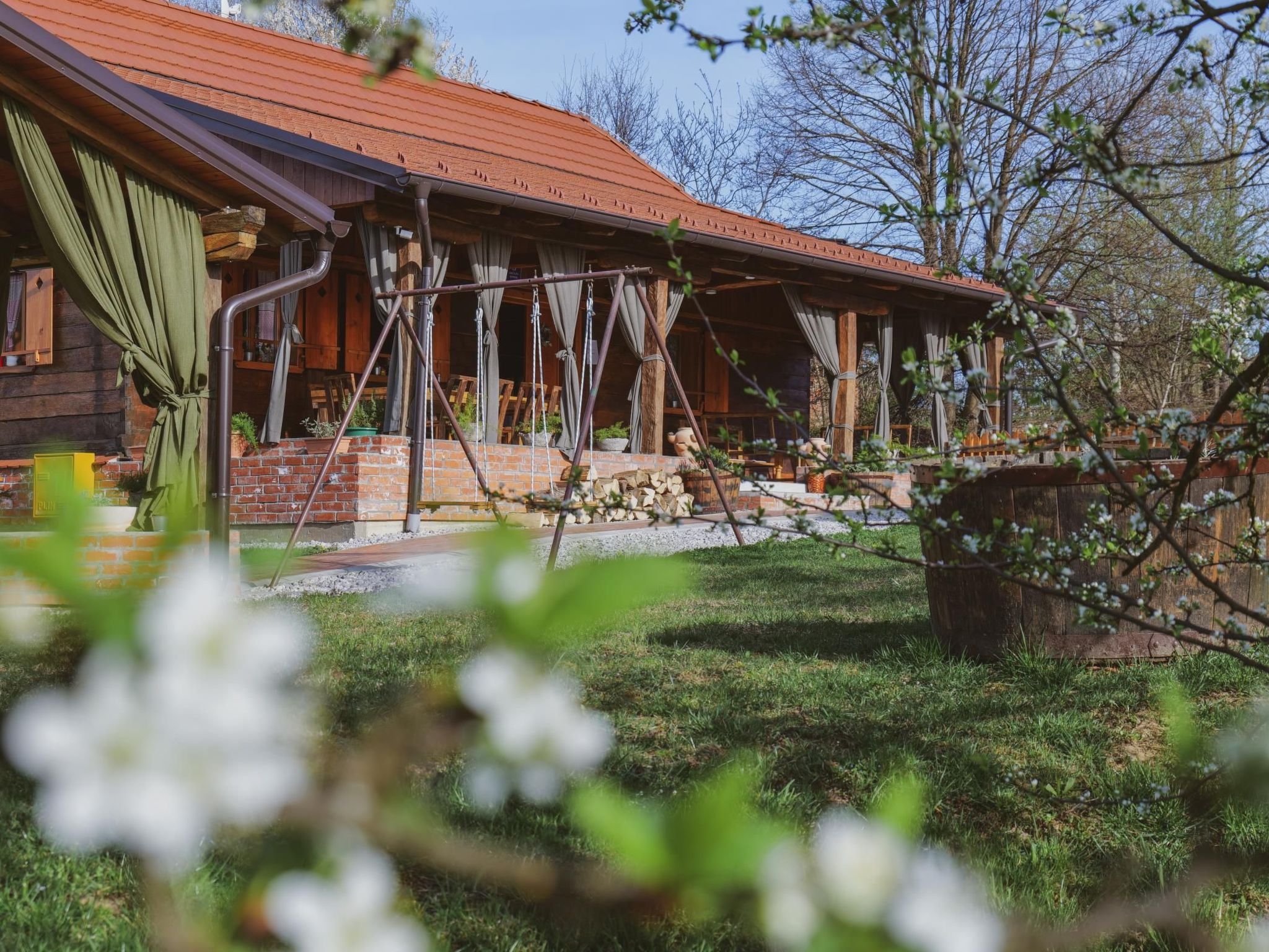 Ruim vakantiehuis voor 9 personen met grote tuin in Lopatinec - foto 12