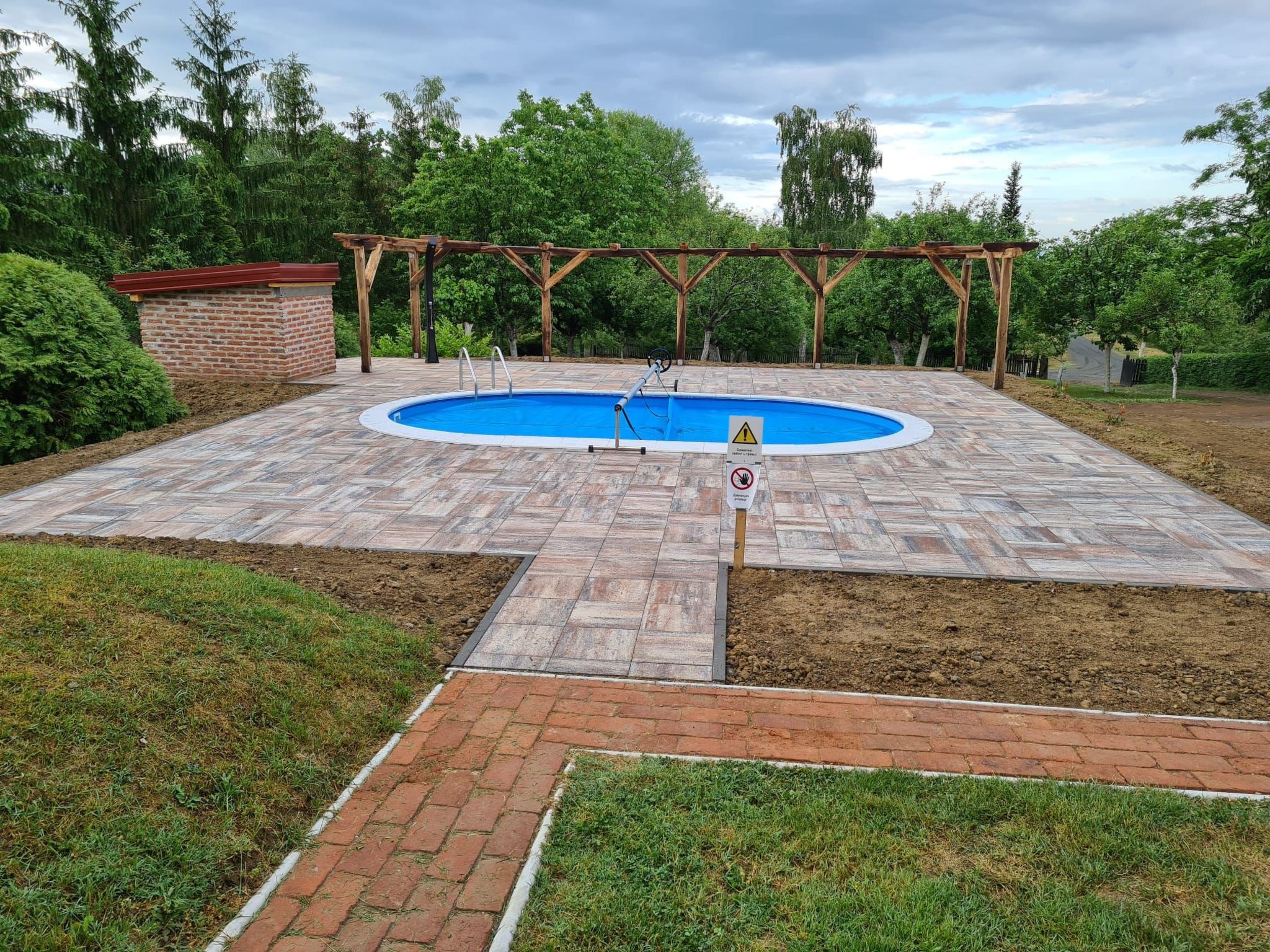 Hütte mit Garten, Grill und Terrasse-Outside