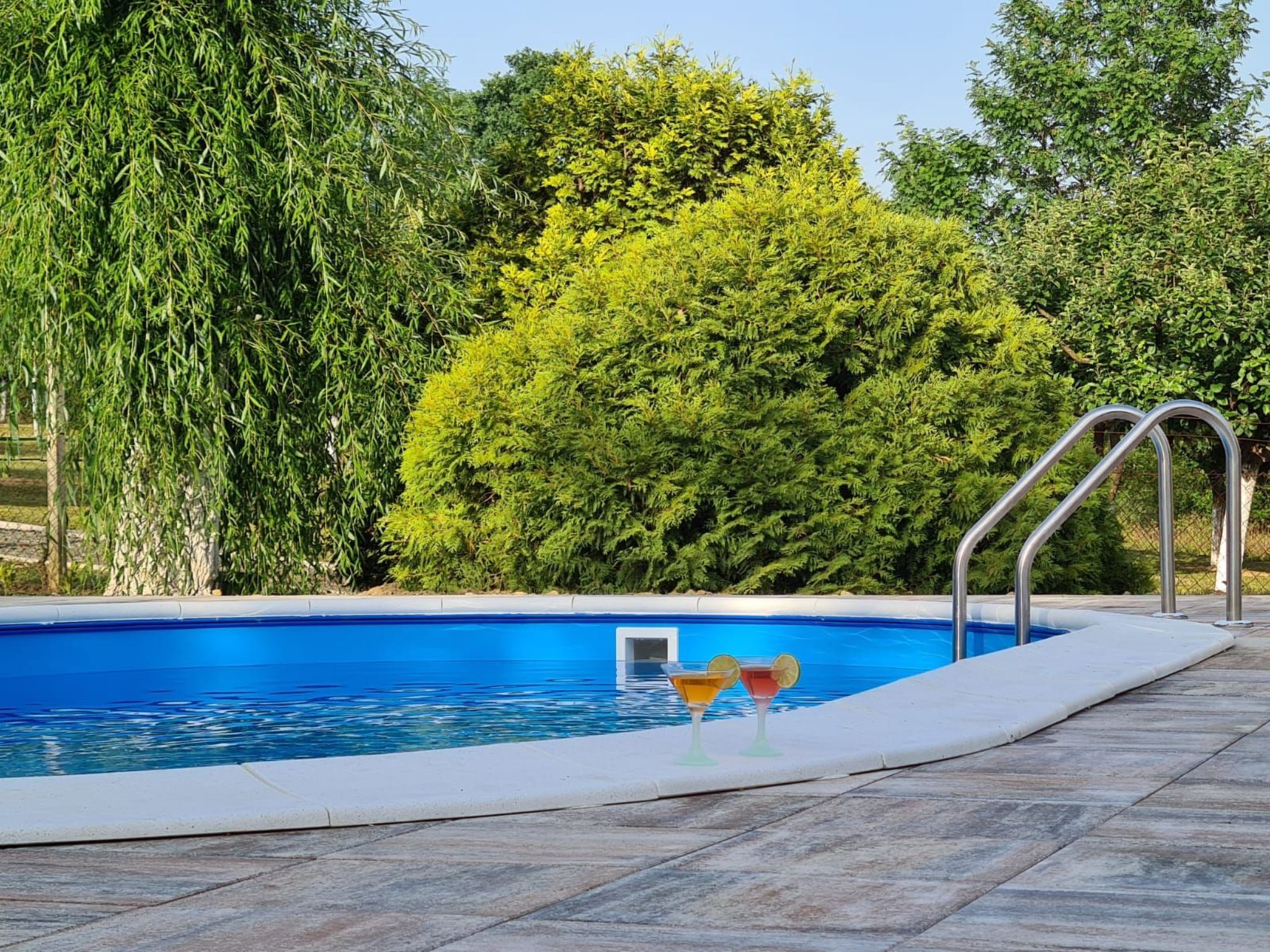 Hütte mit Garten, Grill und Terrasse-Outside