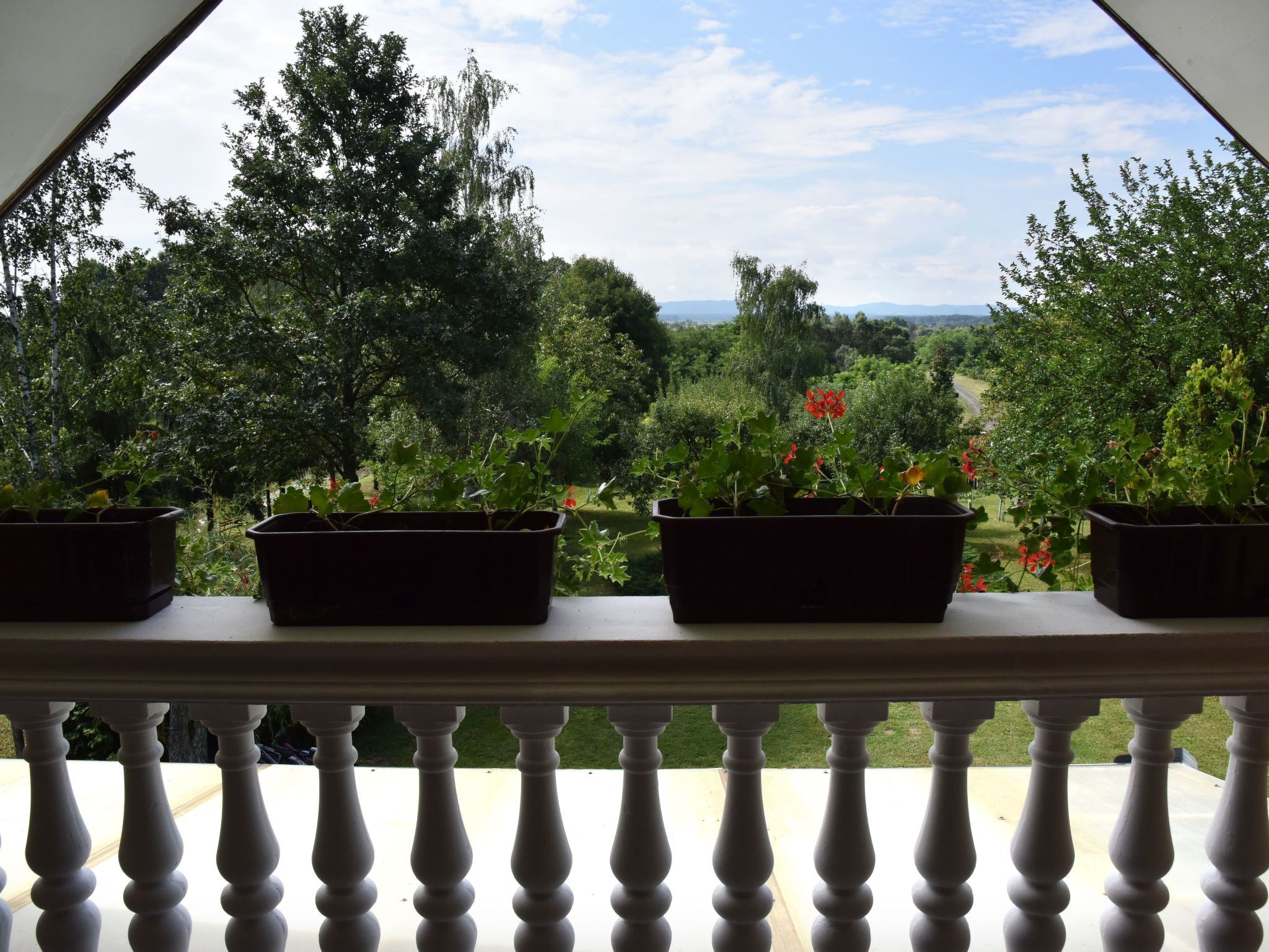Hütte mit Garten, Grill und Terrasse-Outside