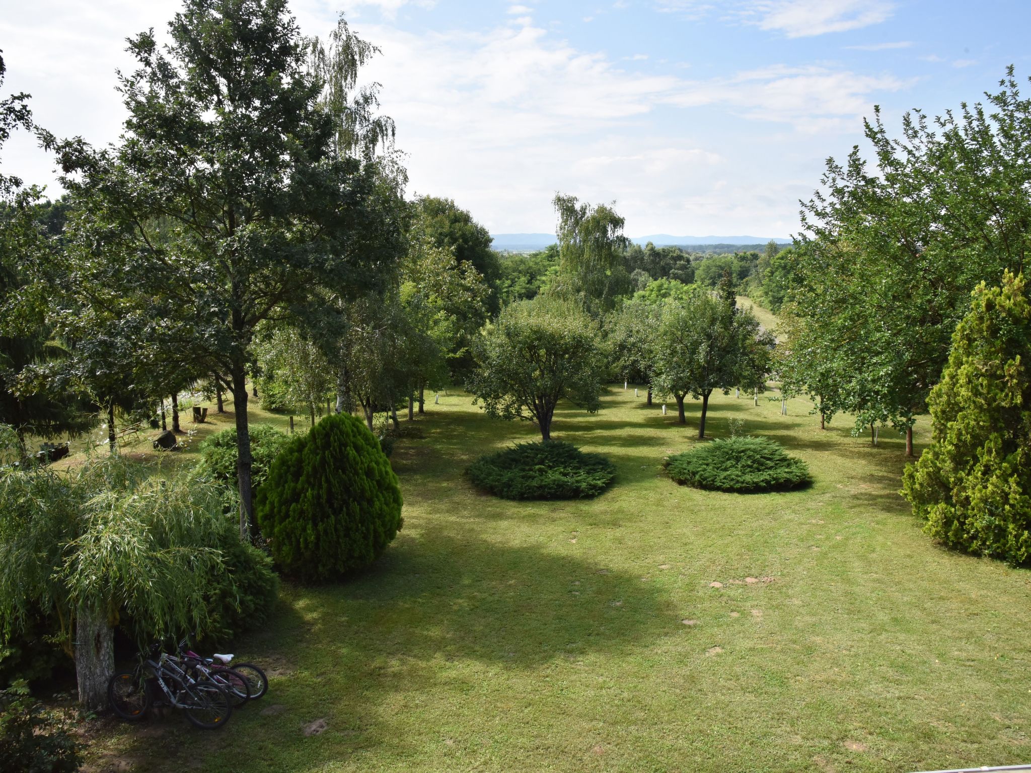 Hütte mit Garten, Grill und Terrasse-Outside