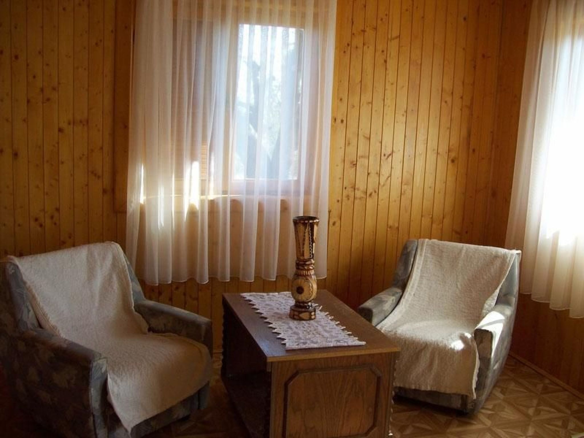 Mit Garten, Terrasse und Gartenpavillon