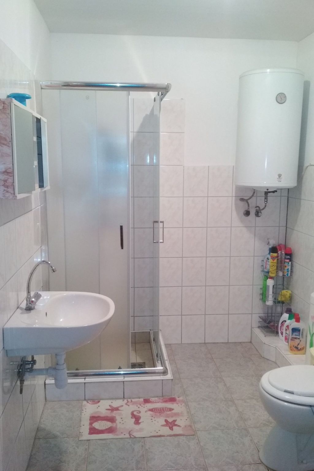 Mit Garten, Terrasse und Gartenpavillon-Drinnen