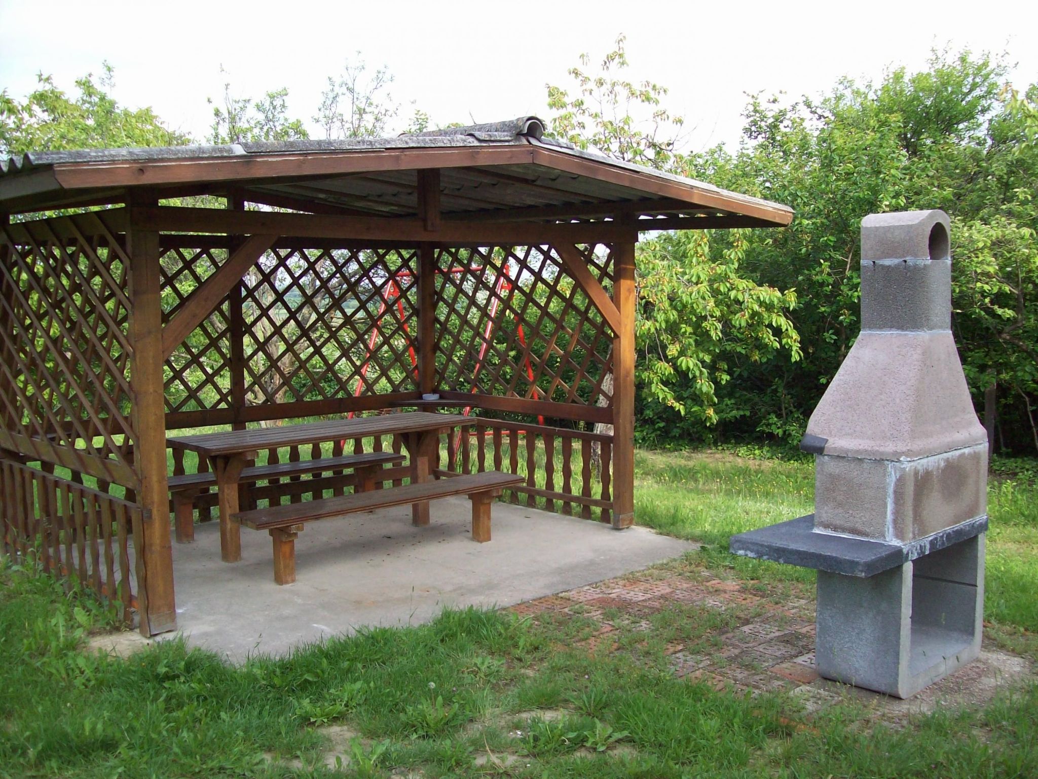 Mit Garten, Terrasse und Gartenpavillon-Drinnen