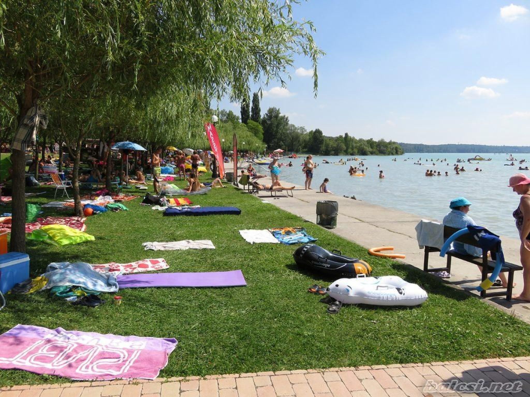 Mit Garten, Terrasse und Gartenpavillon-Drinnen