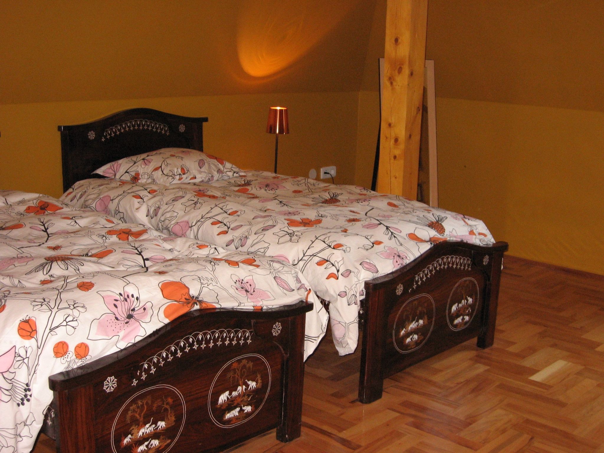 Mit biologischem Schwimmteich-Drinnen