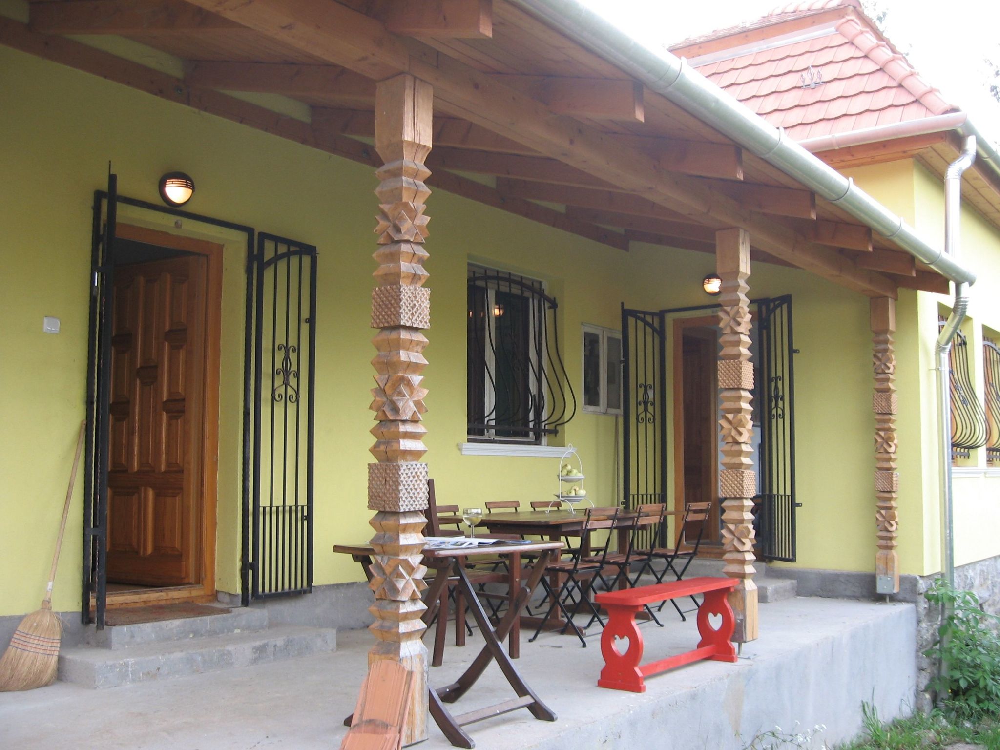 Mit biologischem Schwimmteich-Drinnen