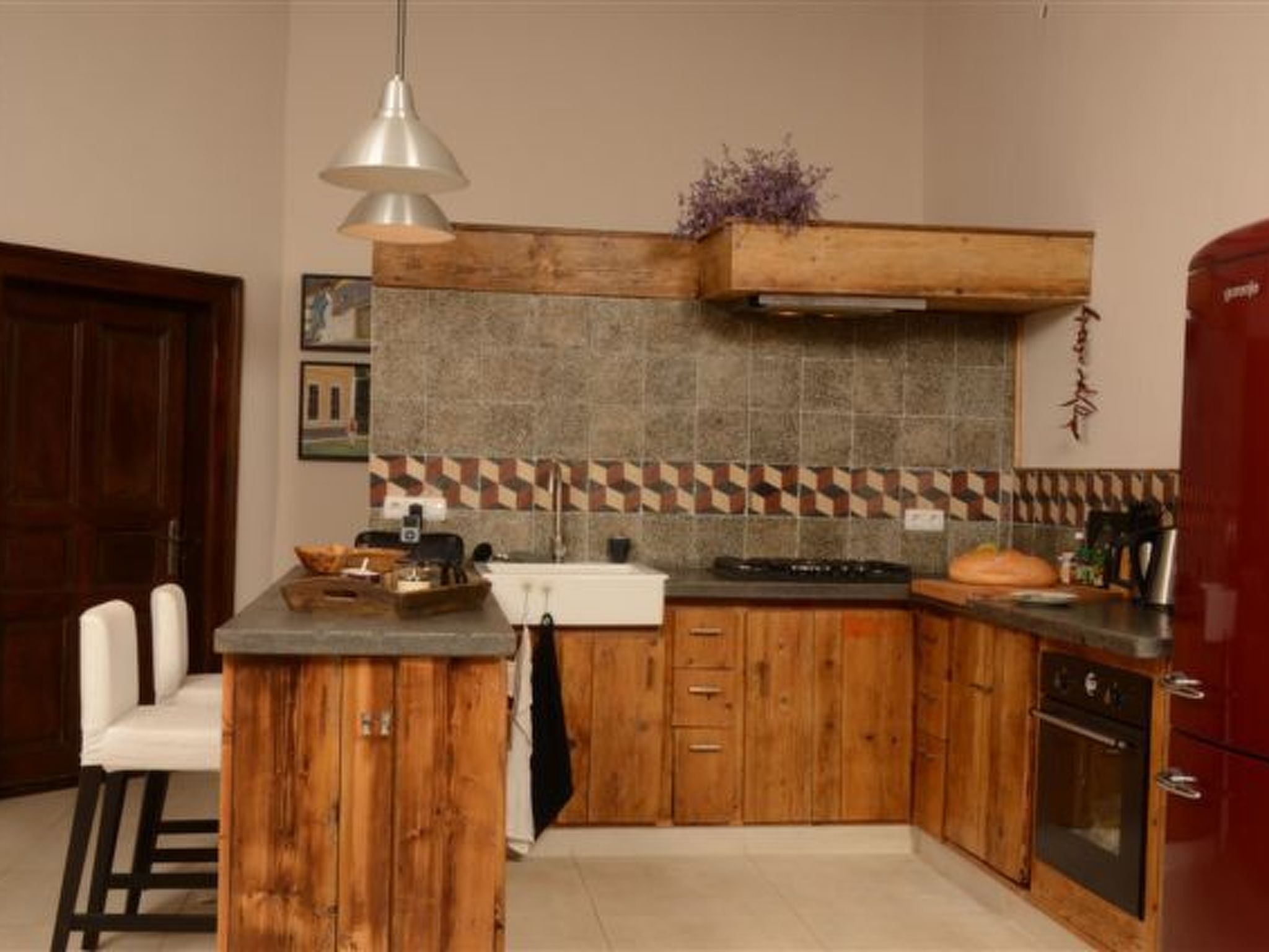 Hütte mit Garten, Grill und Terrasse-Image-tags.info