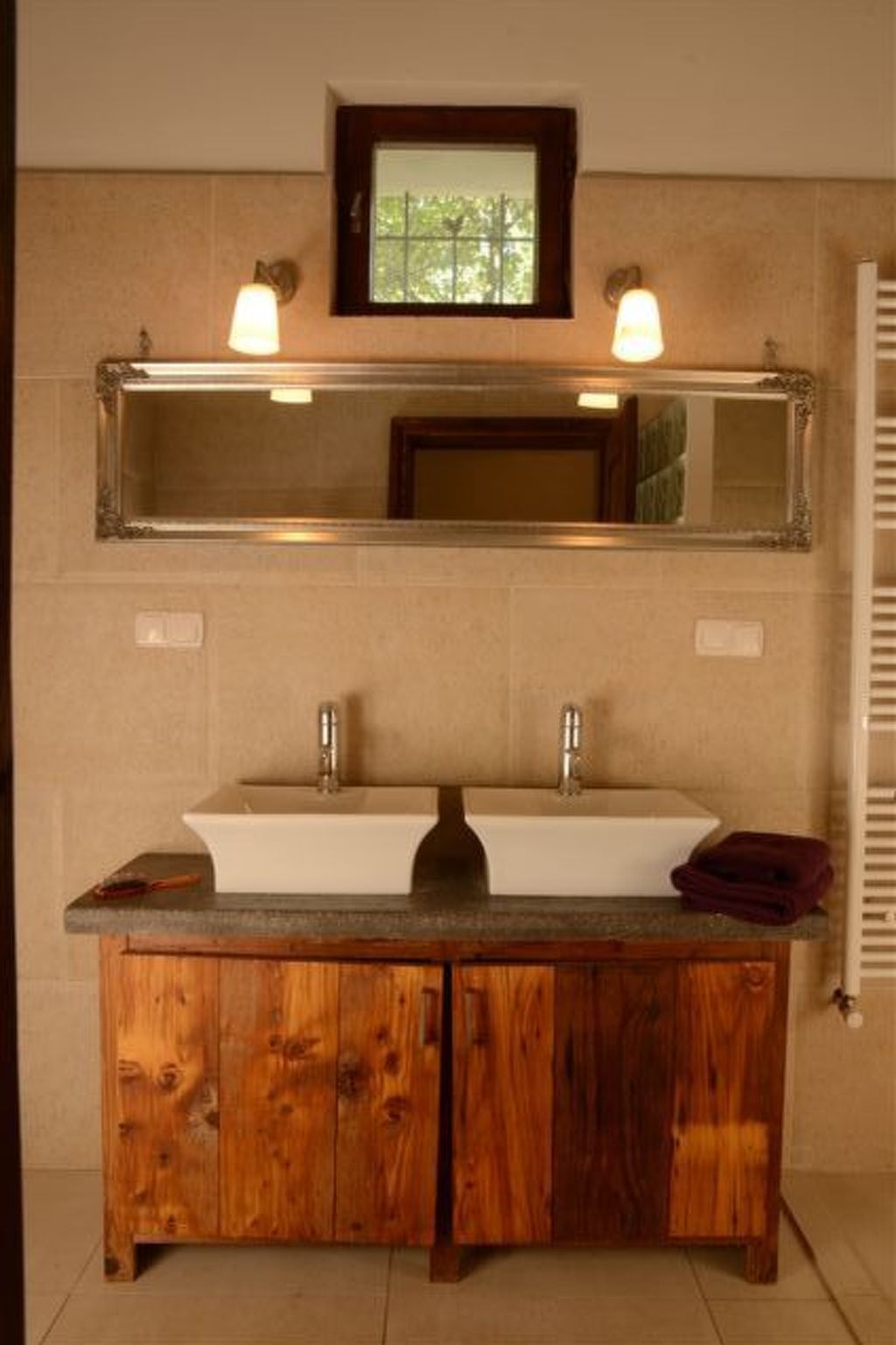 Hütte mit Garten, Grill und Terrasse-Dedans