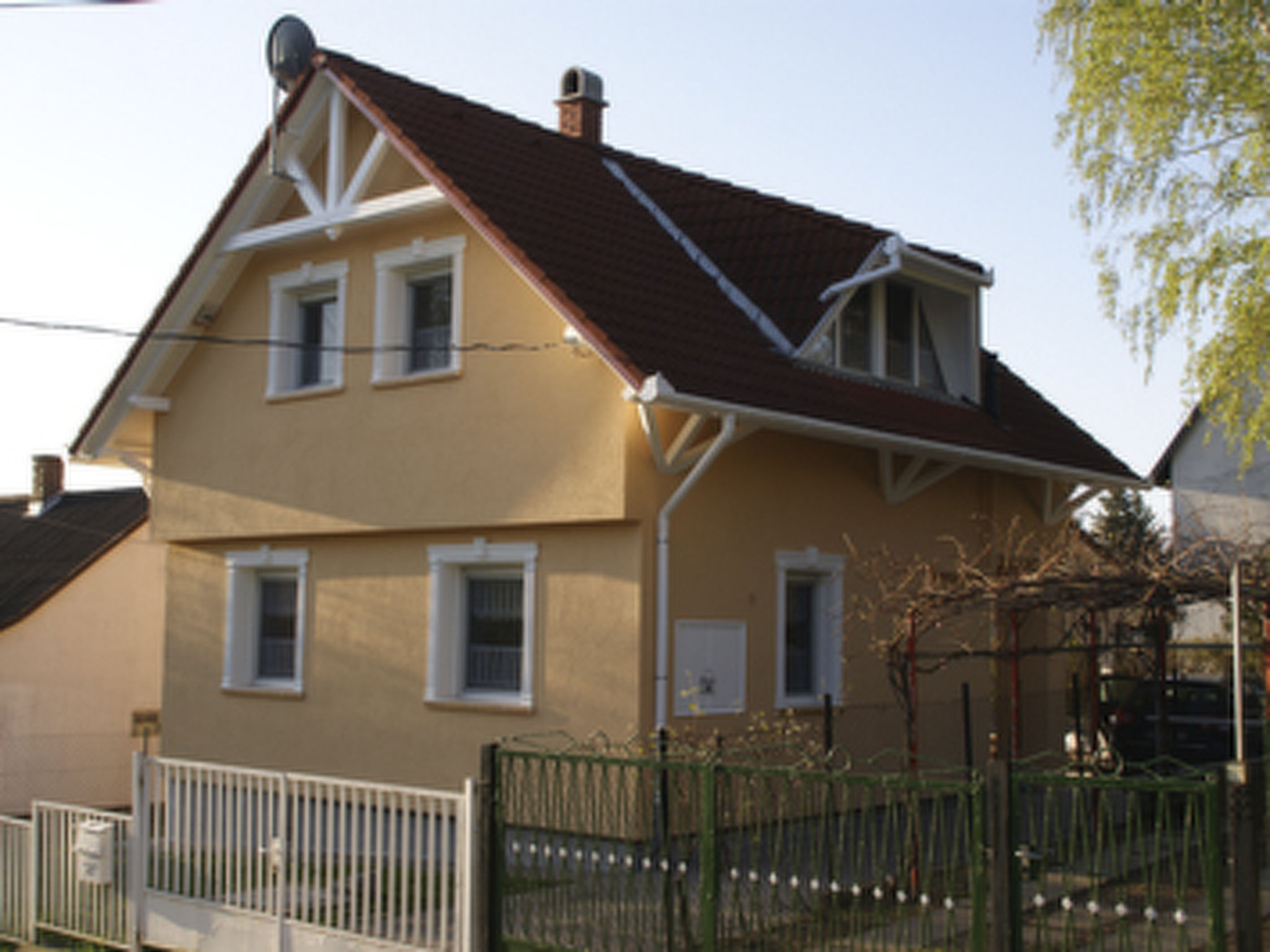 Welcome to a comfortable and cosily furnished 4-star holiday home on Lake Balaton.Our holiday home is located in Igal in the immediate vicinity of the thermal spa. Igal is a holiday resort and health ..