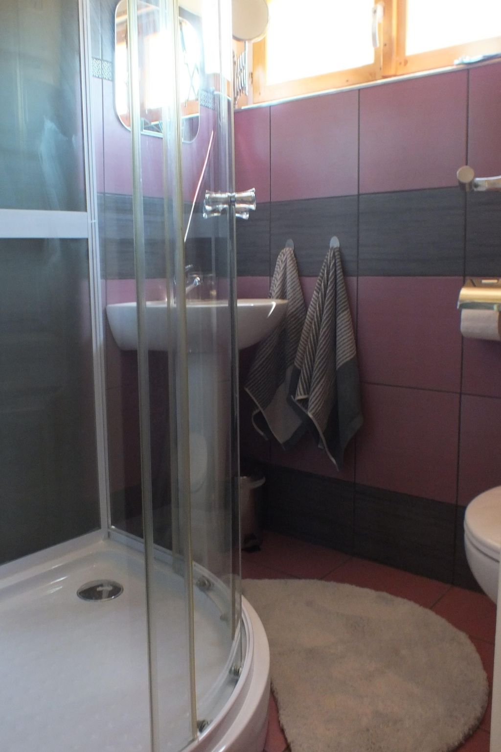 Freistehendes Ferienhaus beim Wellnessbad mit eingezäuntem Garten und Terrasse-Image-tags.info