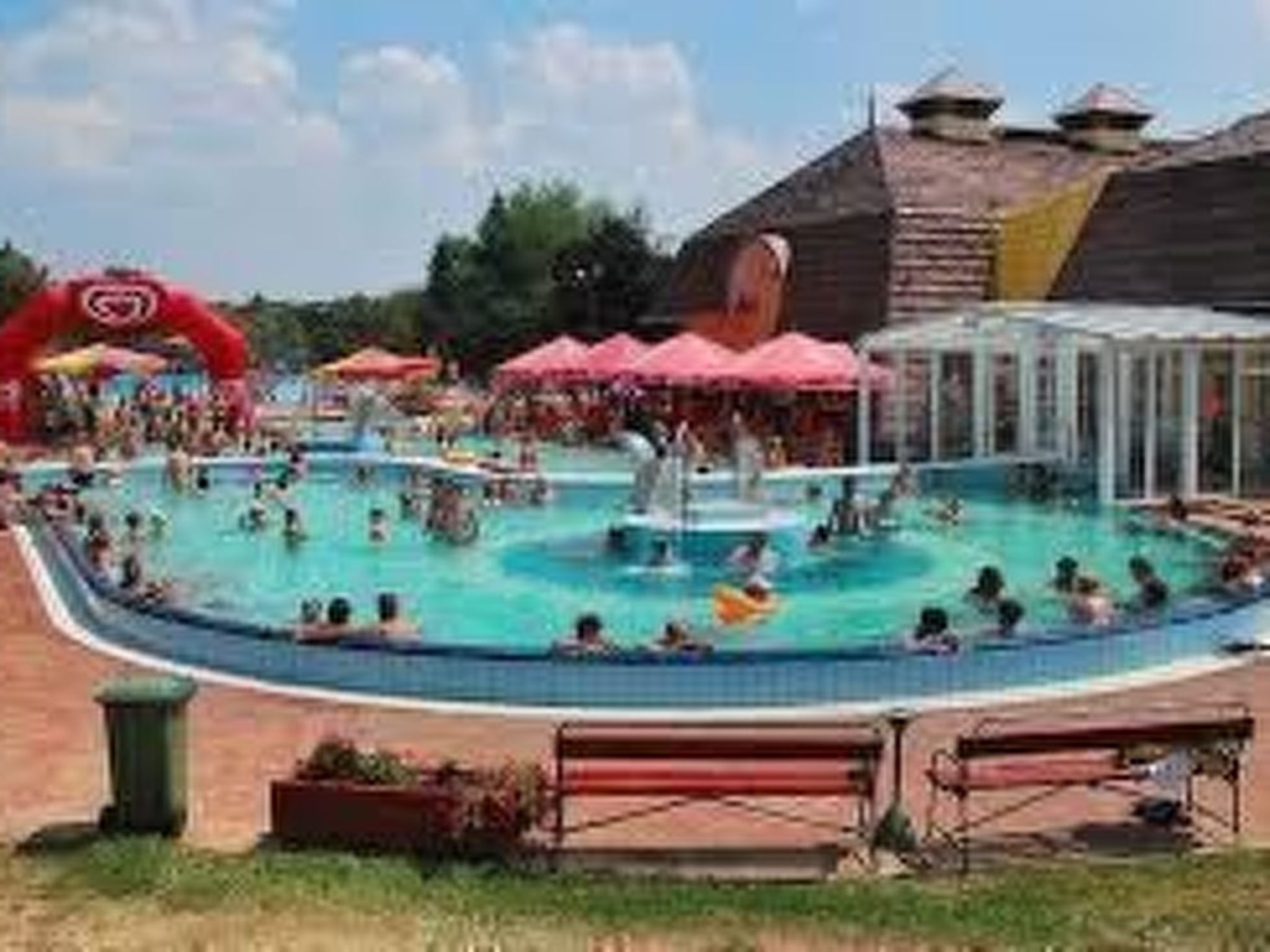 Freistehendes Ferienhaus beim Wellnessbad mit eingezäuntem Garten und Terrasse-Image-tags.info