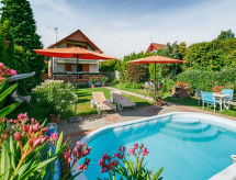 Vrijstaande vakantievilla Flamingo met privézwembad, vlakbij het Balatonmeer - thumbnail 1