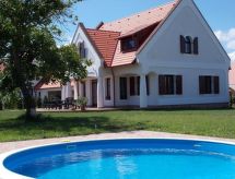 Ruim vakantiehuis voor 17 personen met privézwembad bij Nagyvázsony - thumbnail 1