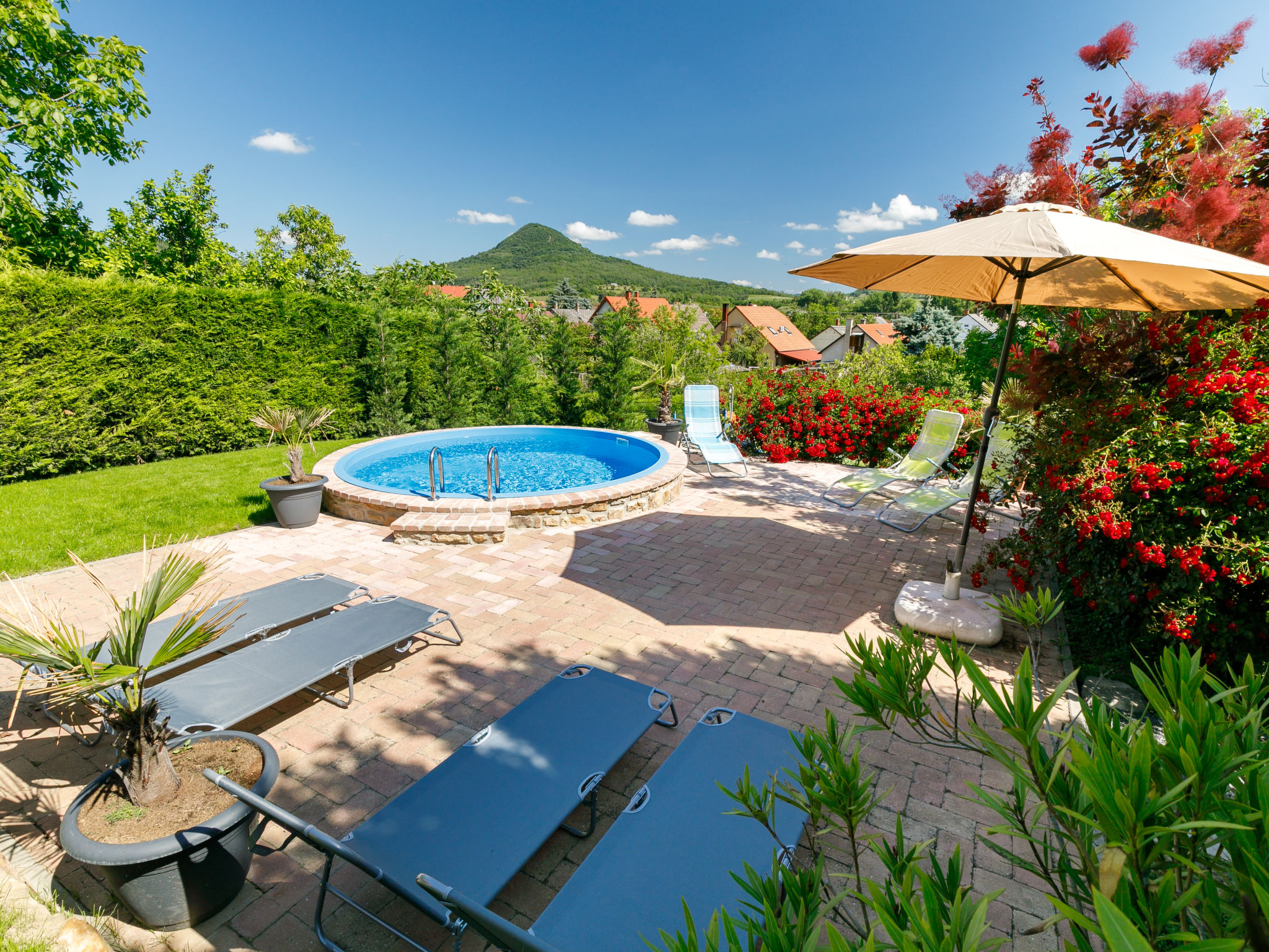 Beate — Pool Outdoor (3 of 42)