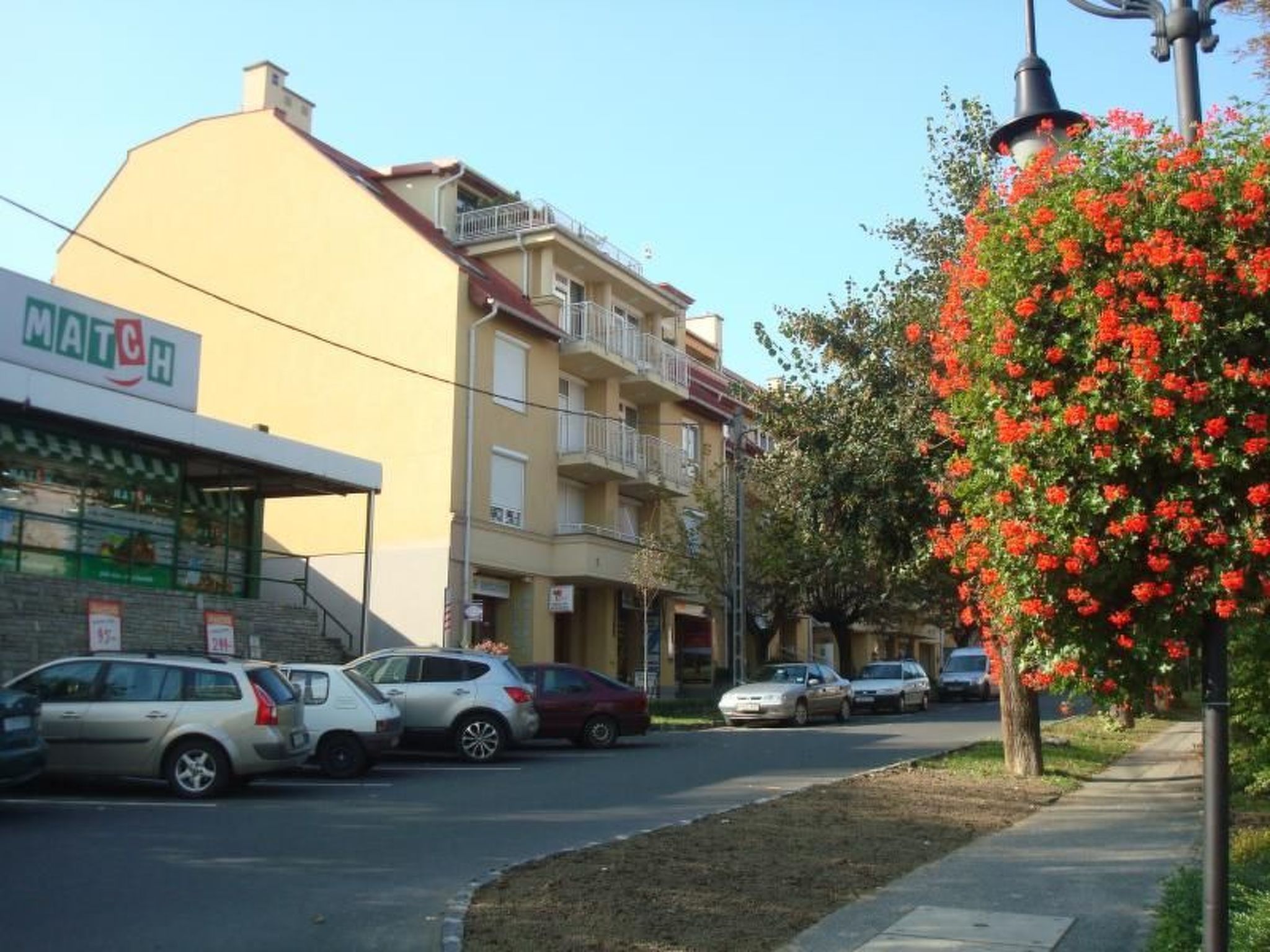 The apartment is located close to the center of Hévíz in a new, modern apartment building on the 2nd floor. It also includes a private underground parking space. From there, the apartment is easily ..