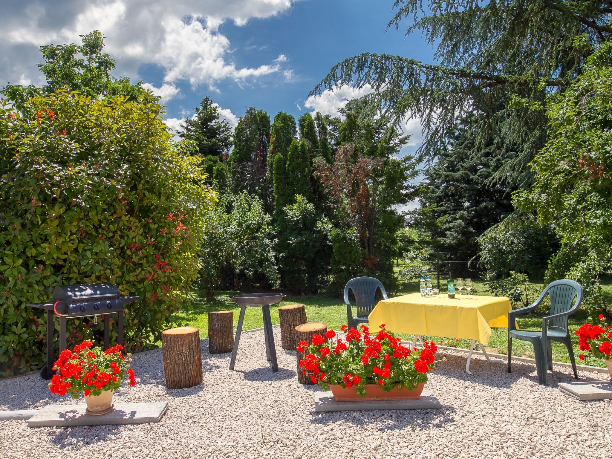 Auf großem Gartengrundstück-Image-tags.info