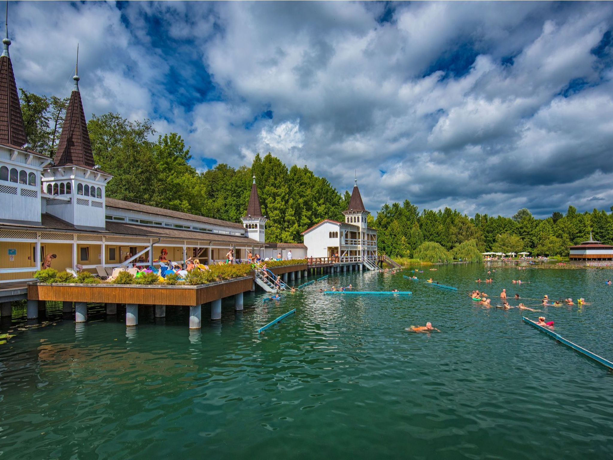 Auf großem Gartengrundstück-Image-tags.info
