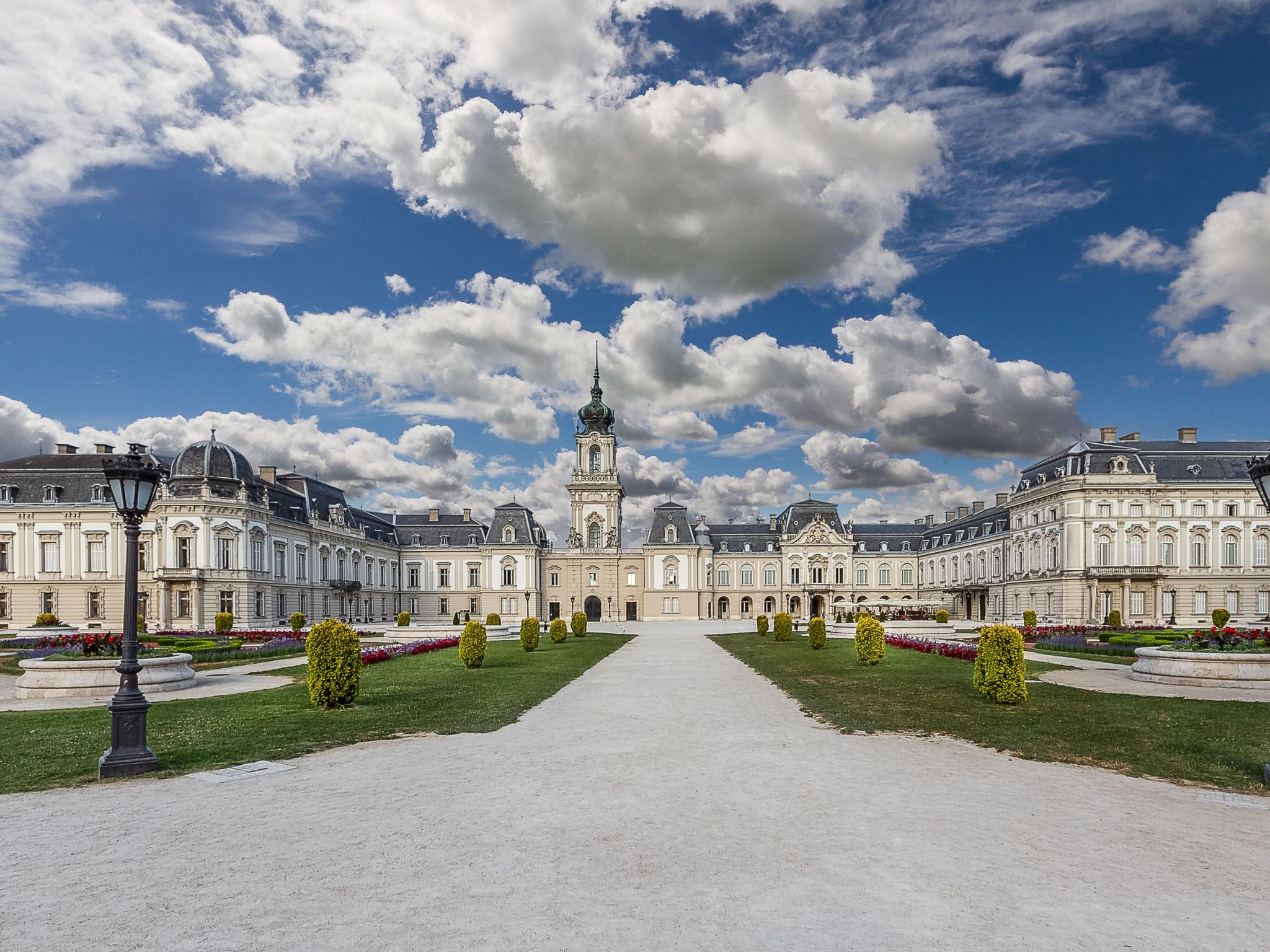Auf großem Gartengrundstück-Image-tags.info