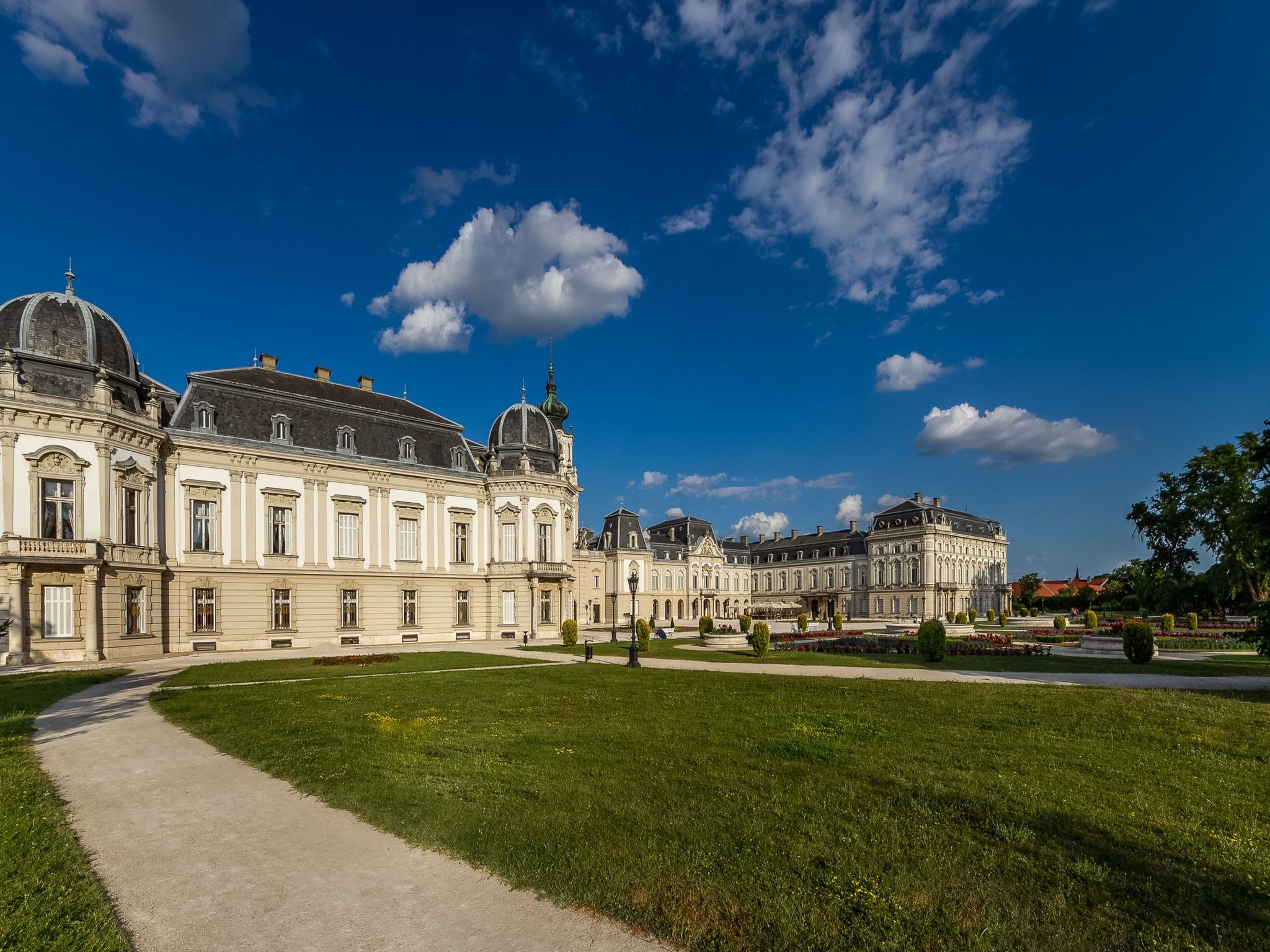 Auf großem Gartengrundstück-Image-tags.info