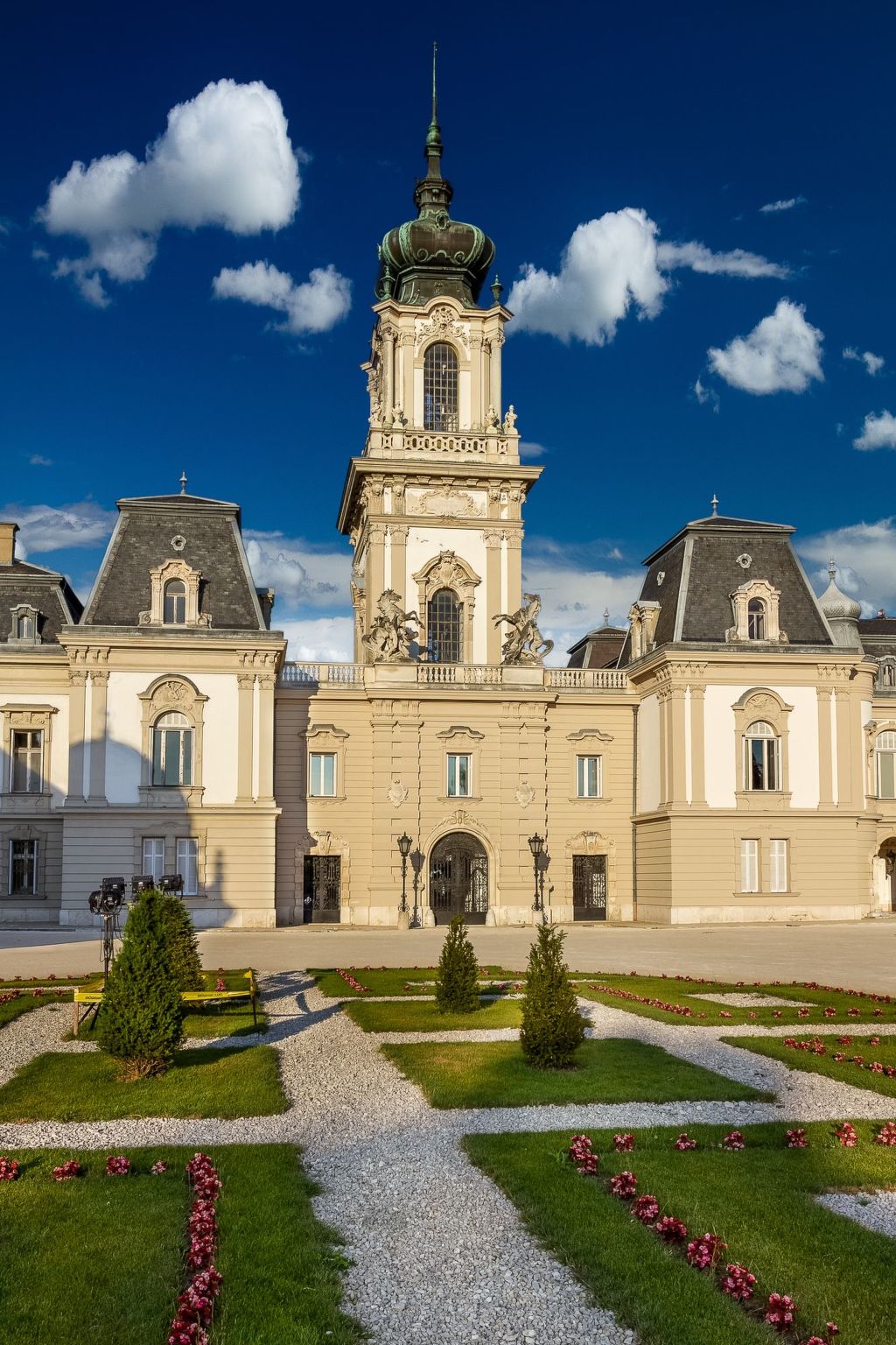 Auf großem Gartengrundstück-Image-tags.info