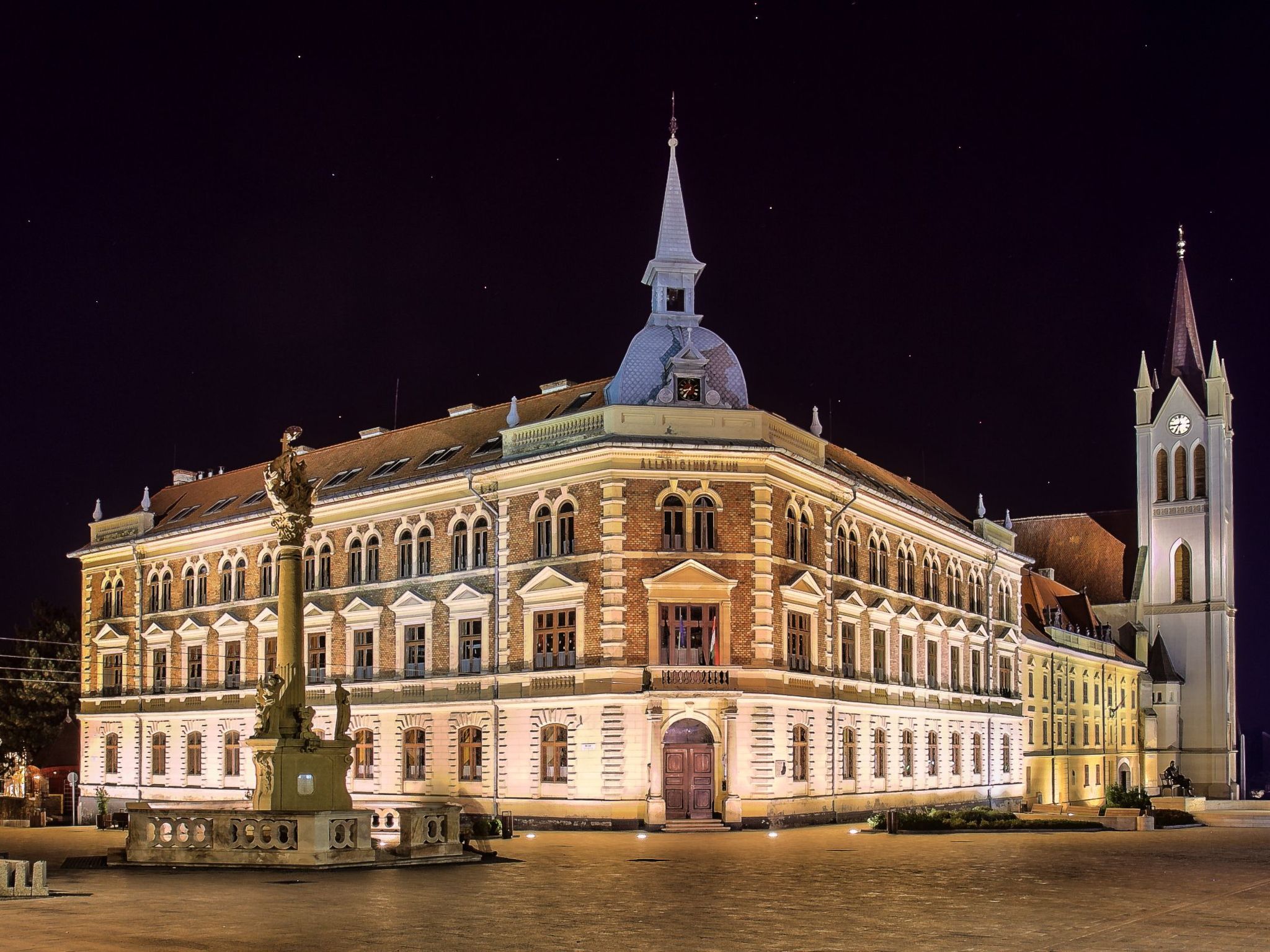 Auf großem Gartengrundstück-Image-tags.info