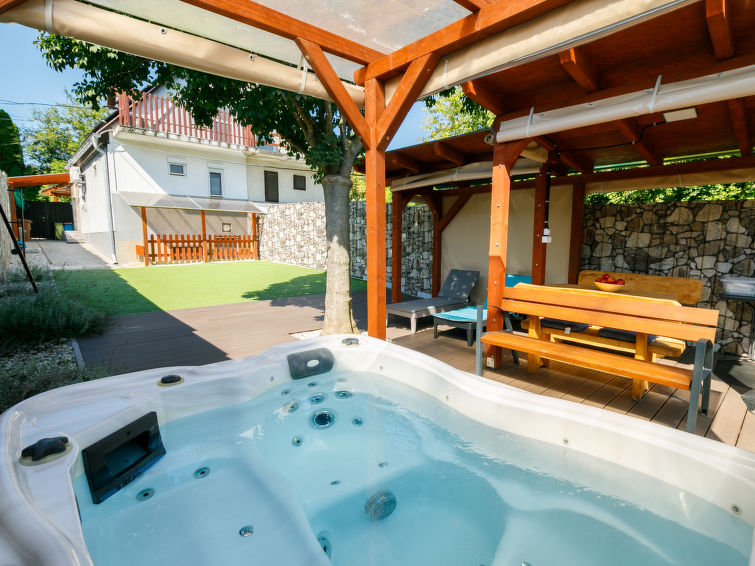 Vakantiehuis Particia: op 700 m van het strand in Siofok in Siofok