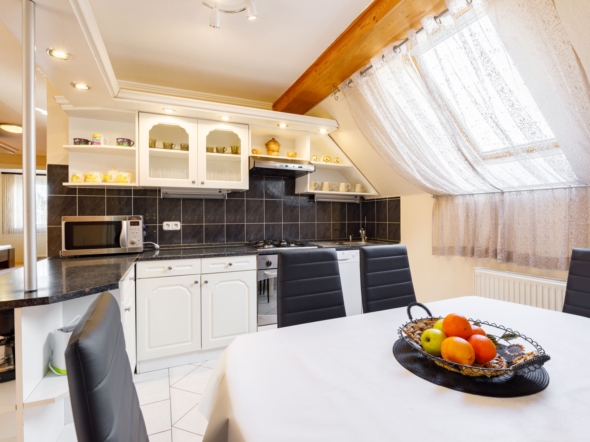 Appartement Domi – Cuisine et coin repas, photo 18 sur 26